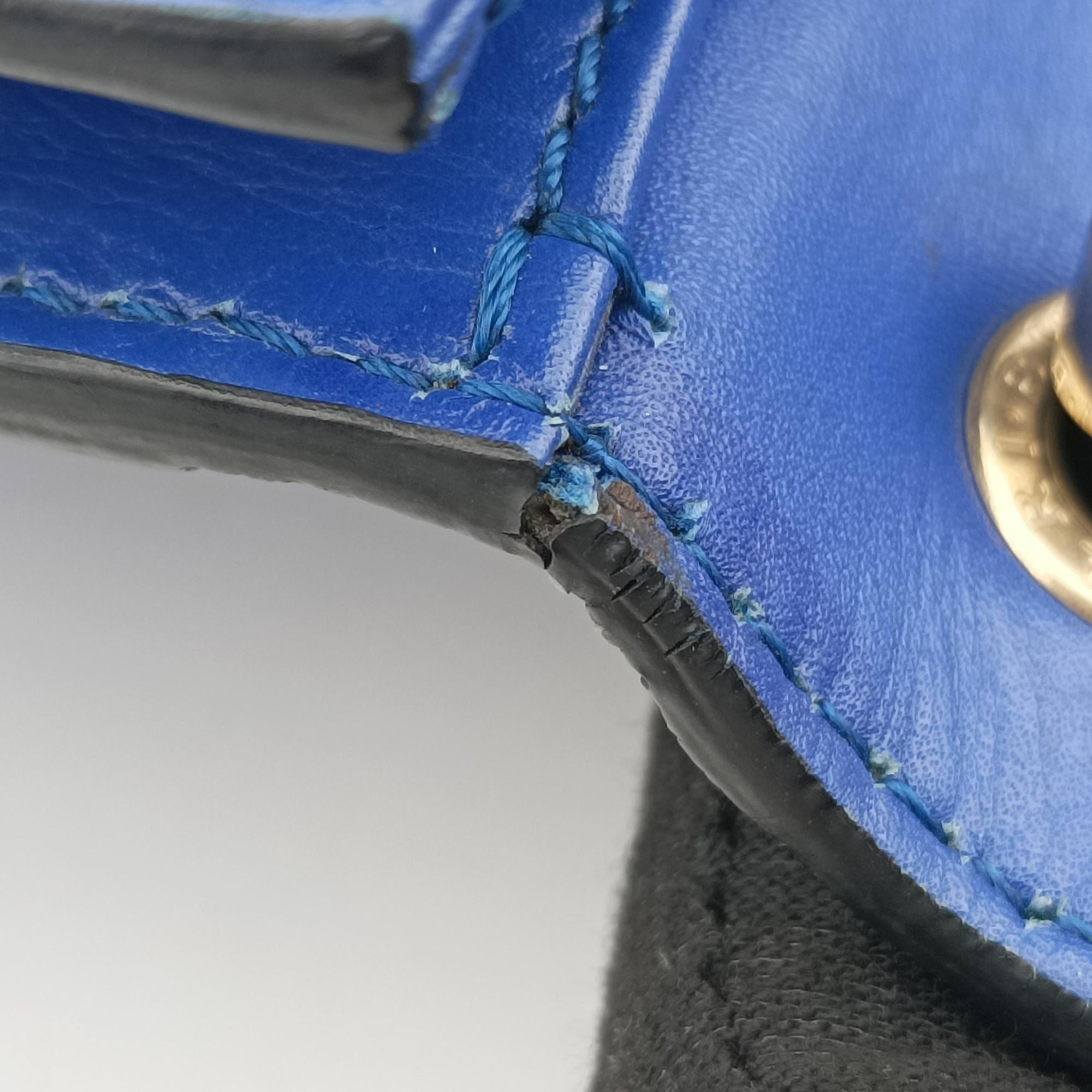 Vintage Bvlgari SERPENTI FOREVER Blue Galuchat Skin×Leather  shoulderbag | stylenewstar