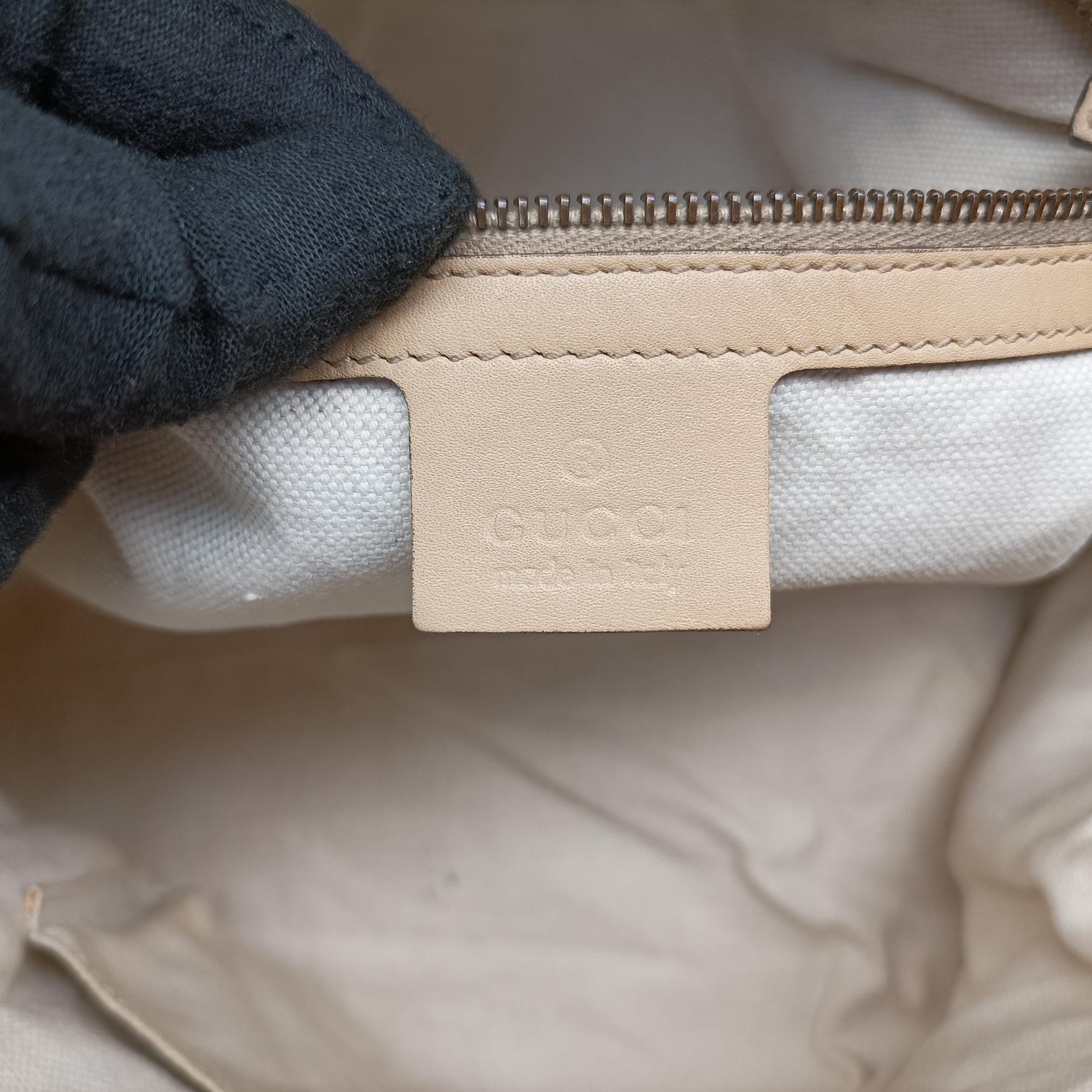 Pre-owned Gucci Scarlett Beige Leather 282299 handbag | stylenewstar