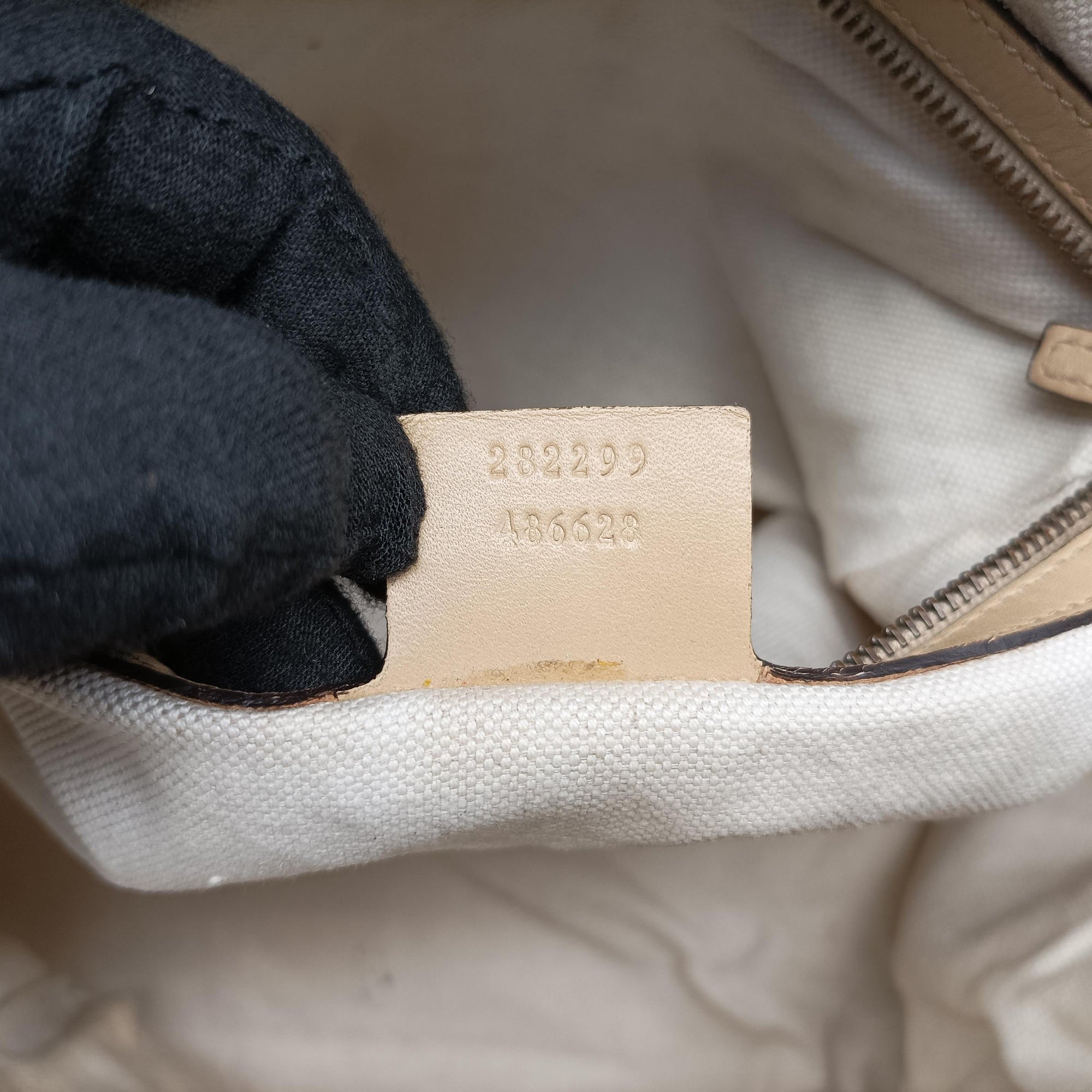 Pre-owned Gucci Scarlett Beige Leather 282299 handbag | stylenewstar