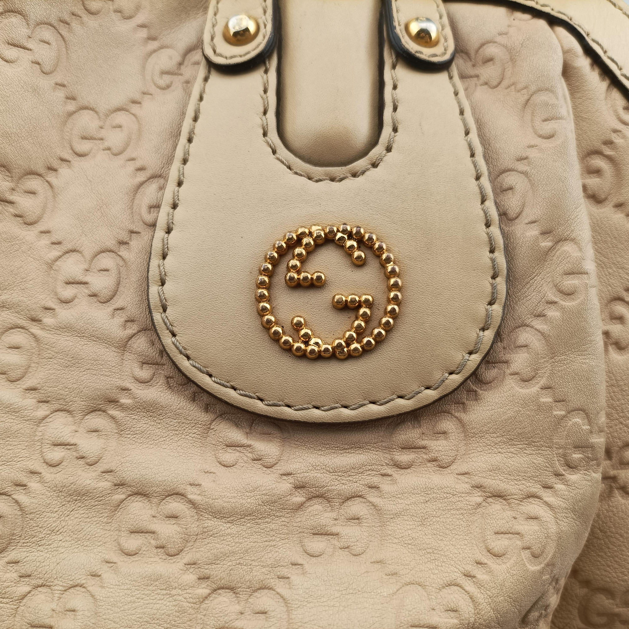 Pre-owned Gucci Scarlett Beige Leather 282299 handbag | stylenewstar