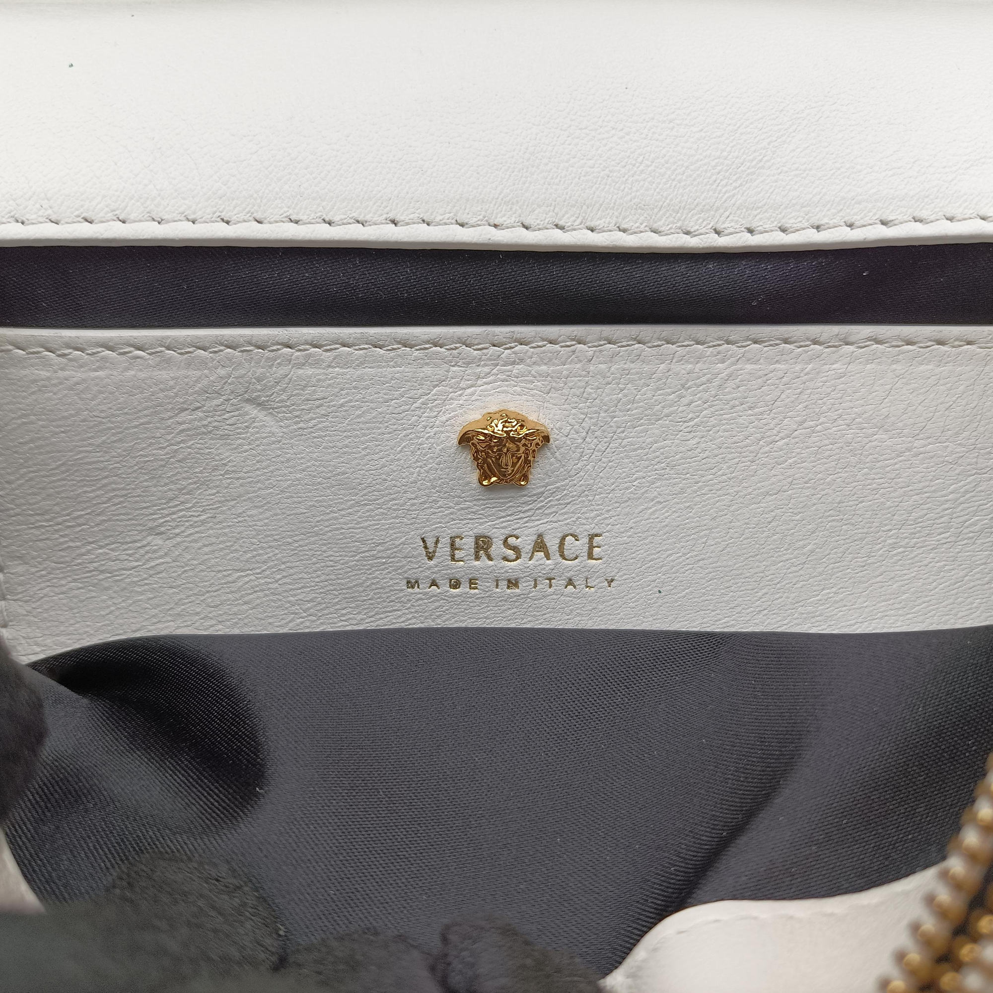 Pre-owned VERSACE Palazzo Medusa White leather  shoulderbag | stylenewstar