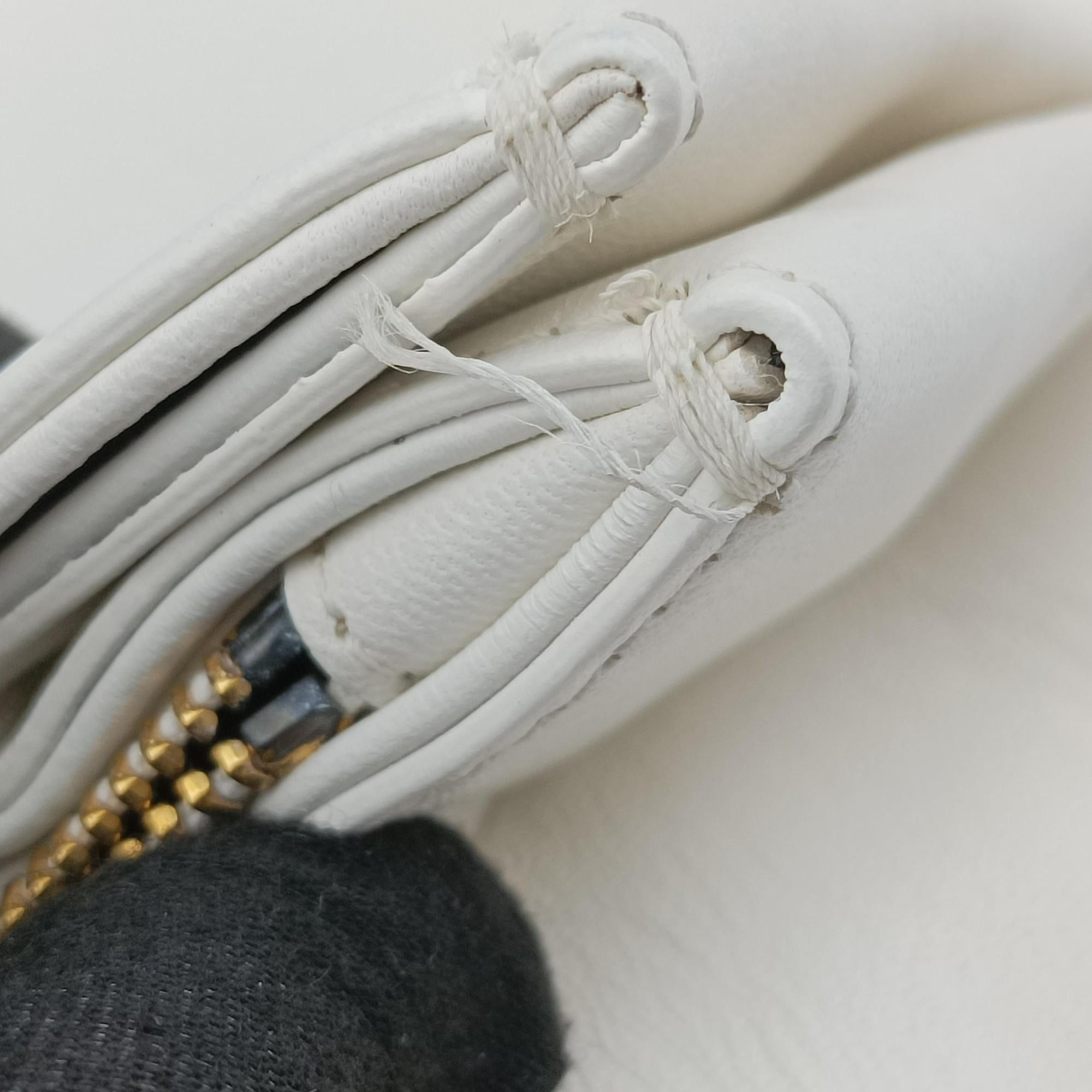 Pre-owned VERSACE Palazzo Medusa White leather  shoulderbag | stylenewstar