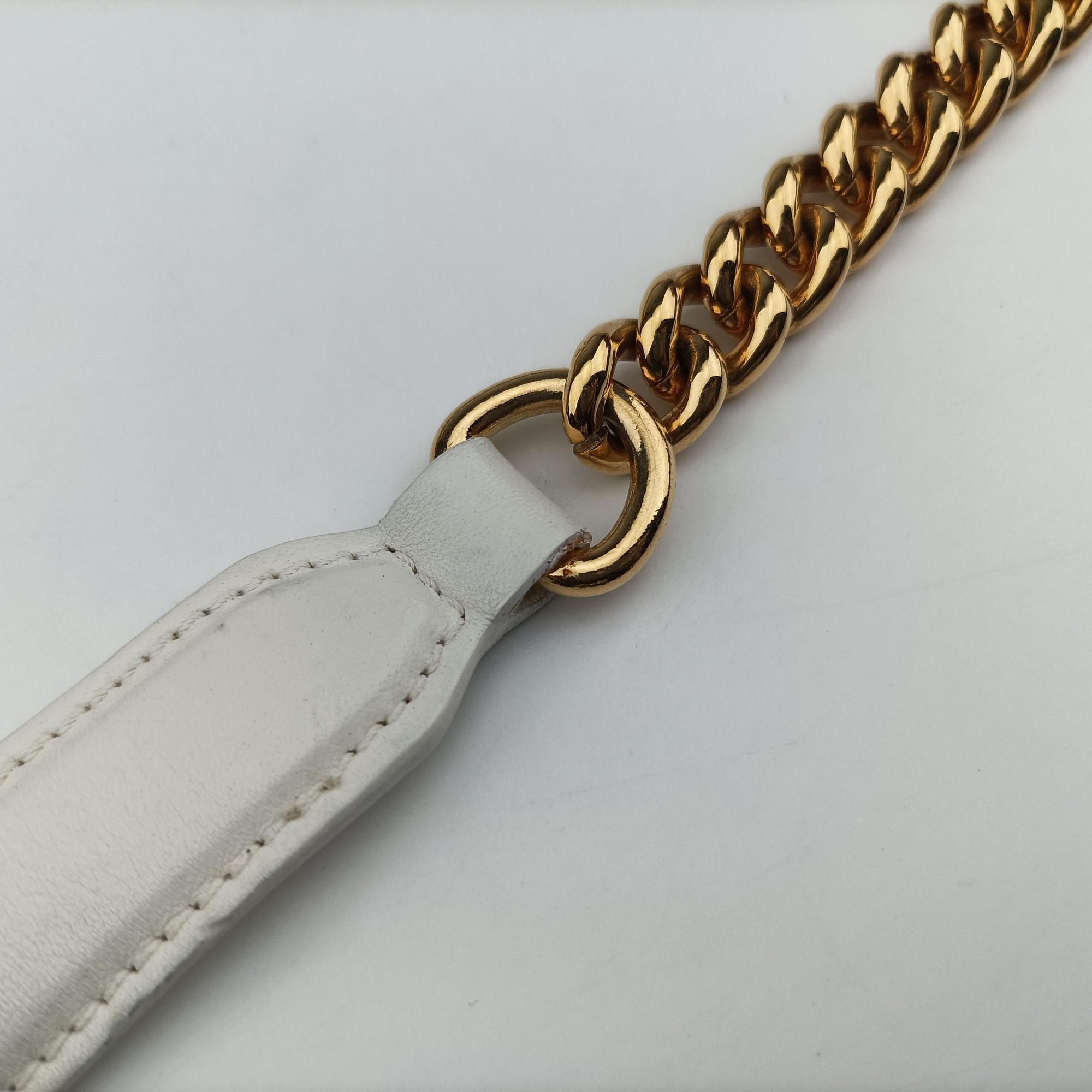 Pre-owned VERSACE Palazzo Medusa White leather  shoulderbag | stylenewstar