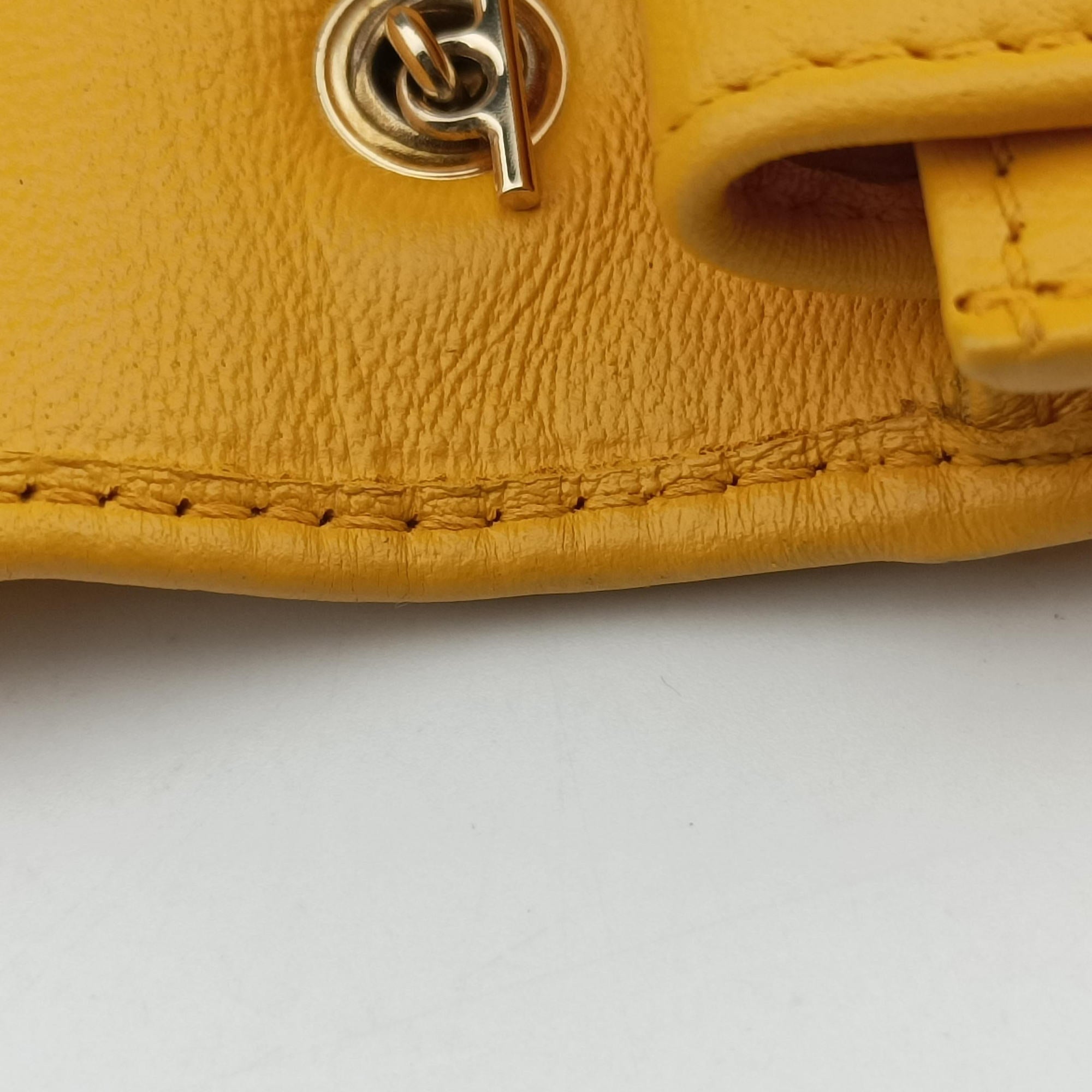 Pre-owned Fendi Embossed Logo Yellow lambskin 3M9219 shoulderbag | stylenewstar