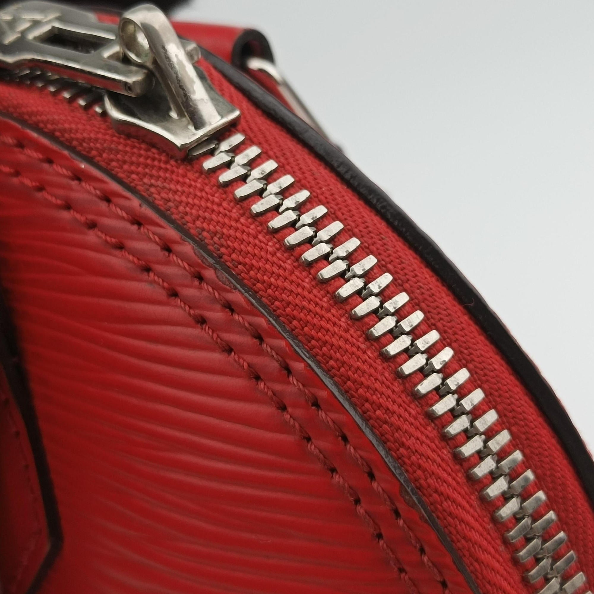 Secondhand Louis Vuitton Nano Alma COQUELICOT epi M50516 shoulderbag | stylenewstar