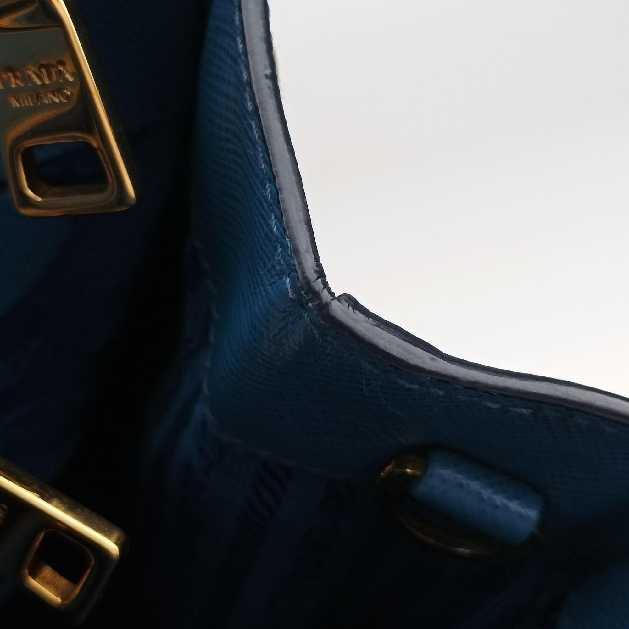 Pre-owned Prada Galleria Blue×Navy SAFFIANO Leather B2274C shoulderbag | stylenewstar