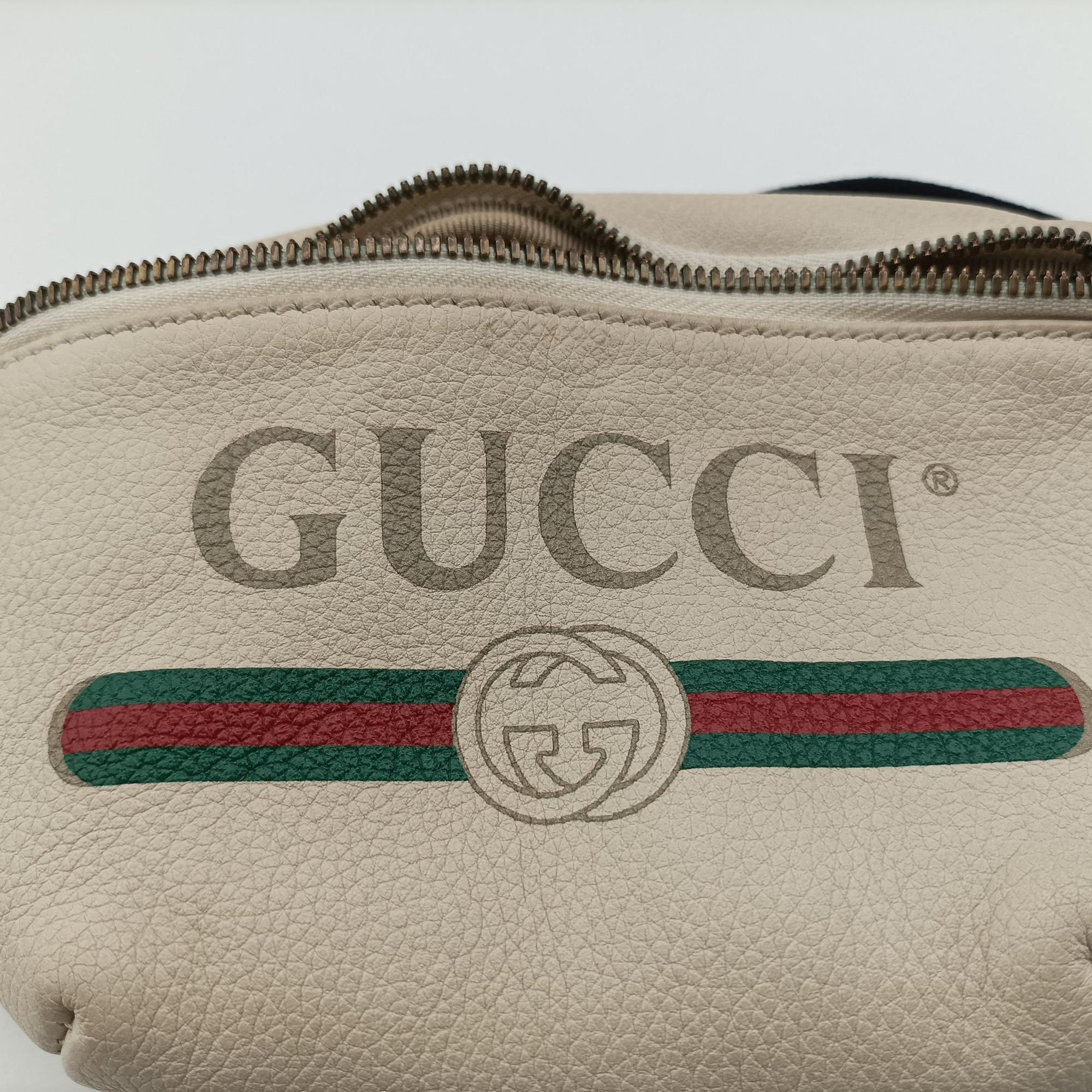 Secondhand Gucci Print White Leather 527792 bum bag/waist bag | stylenewstar