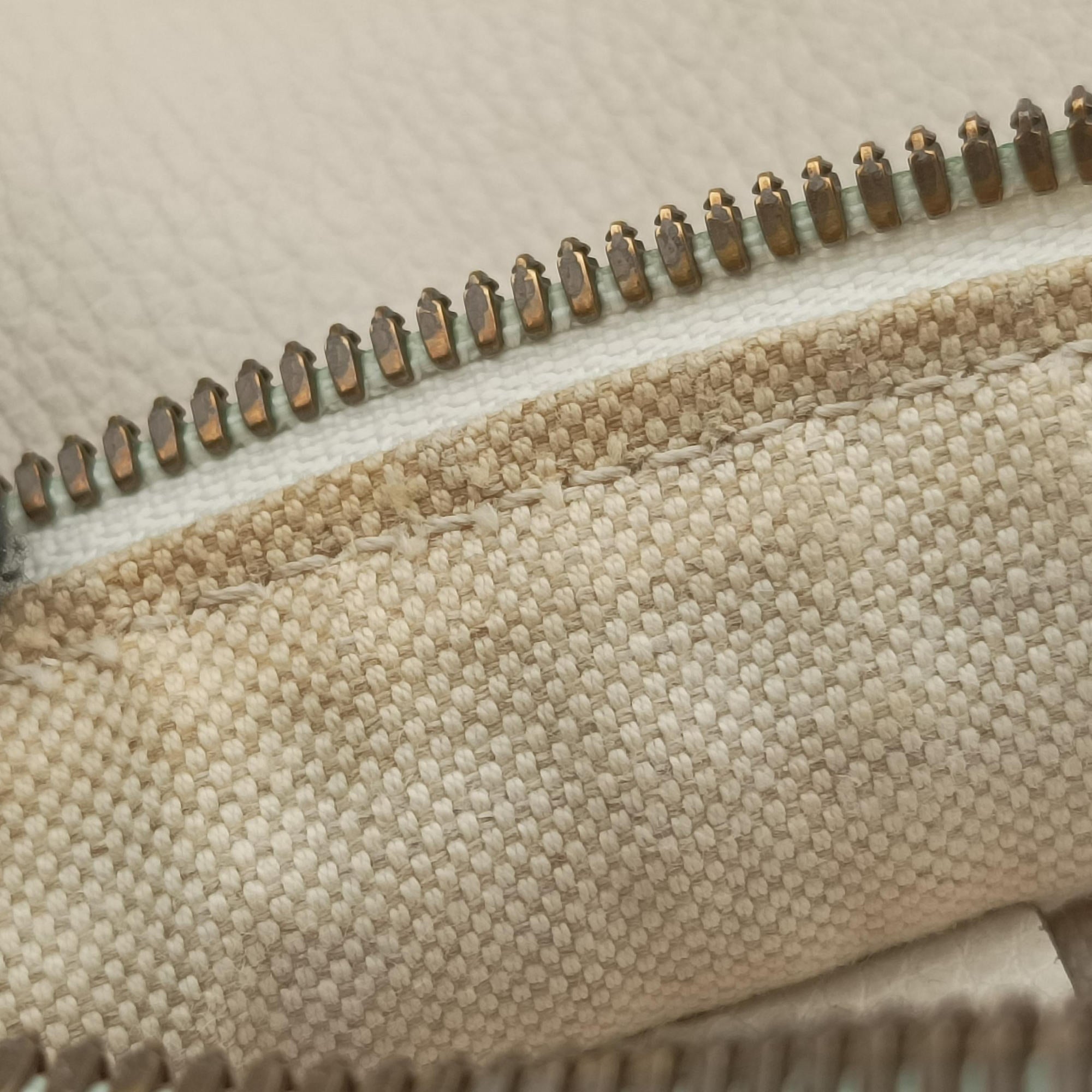 Secondhand Gucci Print White Leather 527792 bum bag/waist bag | stylenewstar