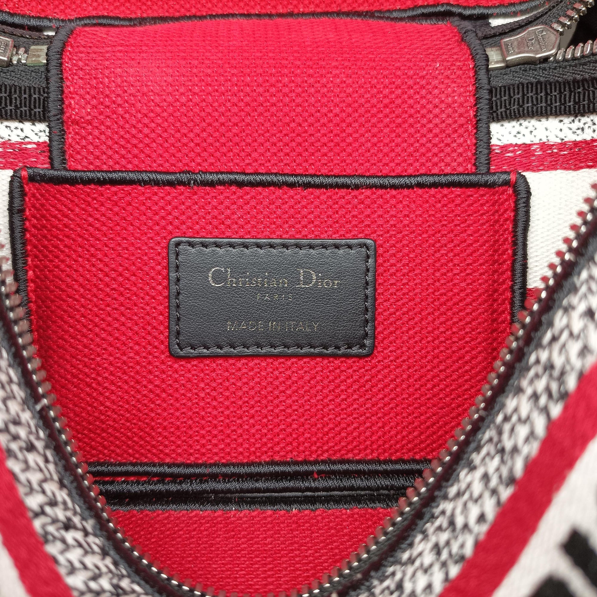 Pre-owned Christian Dior Travel Black × white × red jacquard canvas  shoulderbag | stylenewstar