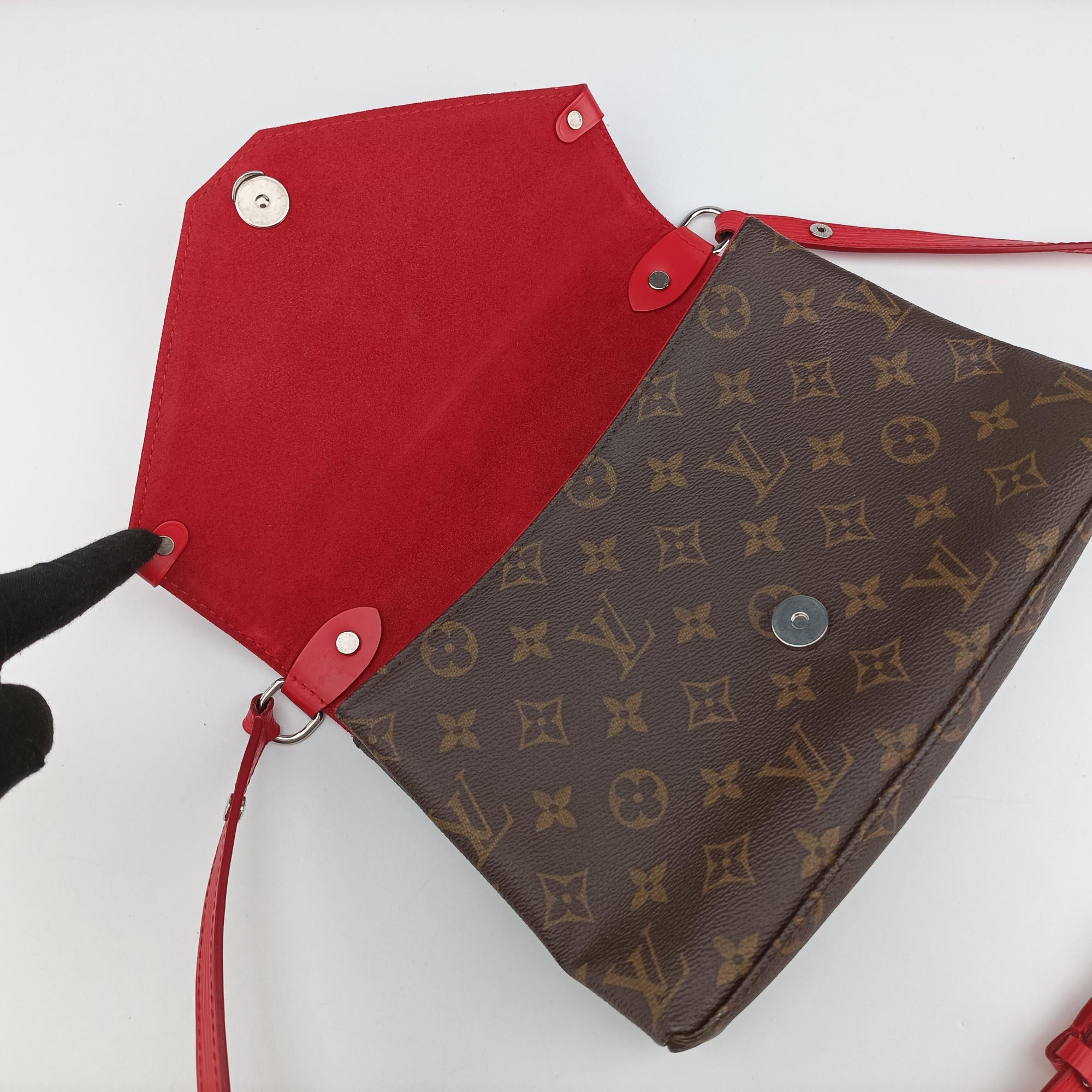 Secondhand Louis Vuitton SAINT MICHEL Brown×COQUELICOT Monogram Canvas×epi M44031 shoulderbag | stylenewstar