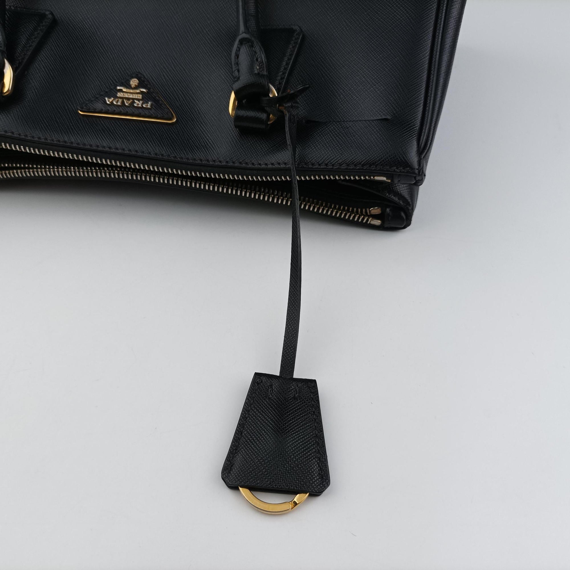 Secondhand Prada Galleria Black SAFFIANO Leather BN2274 shoulderbag | stylenewstar