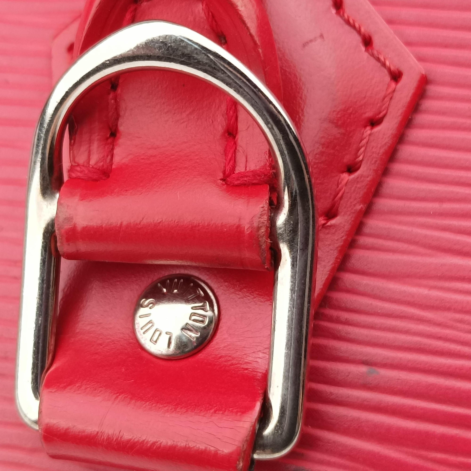 Vintage Louis Vuitton ALMA PM CARMIN Epi M4058E handbag | stylenewstar