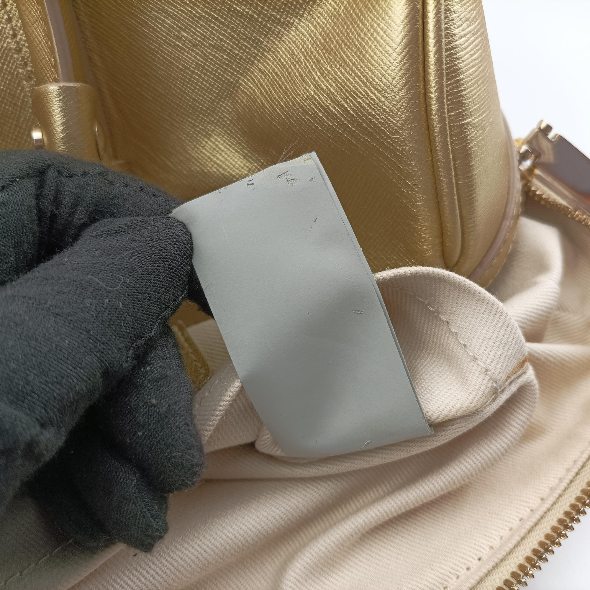 Pre-owned VERSACE La Medusa Palazzo bowling Golden Leather  shoulderbag | stylenewstar