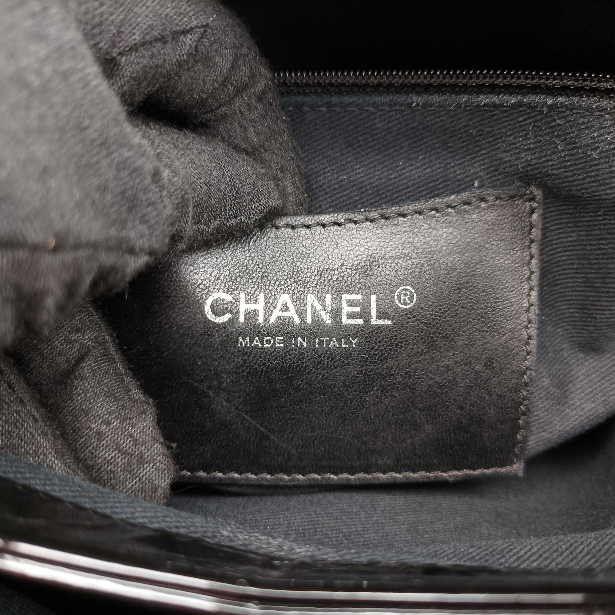 Secondhand Chanel Mademoiselle Bowling Black Patent Leather A50558 shoulderbag | stylenewstar