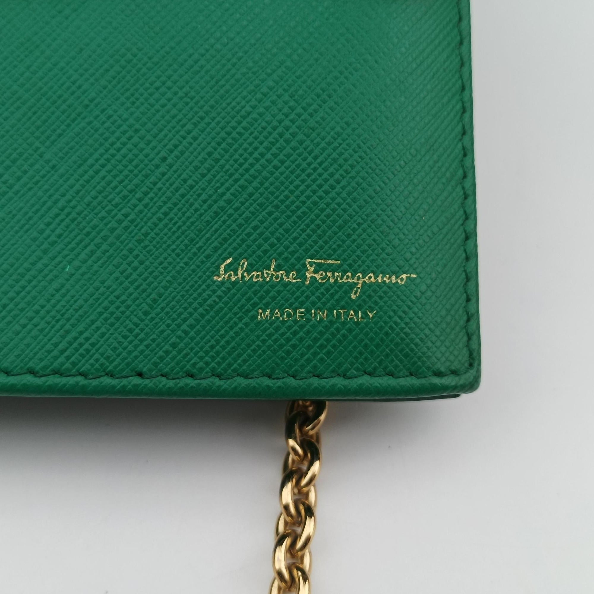 Secondhand Ferragamo Ginny Vara Green Leather  shoulderbag | stylenewstar
