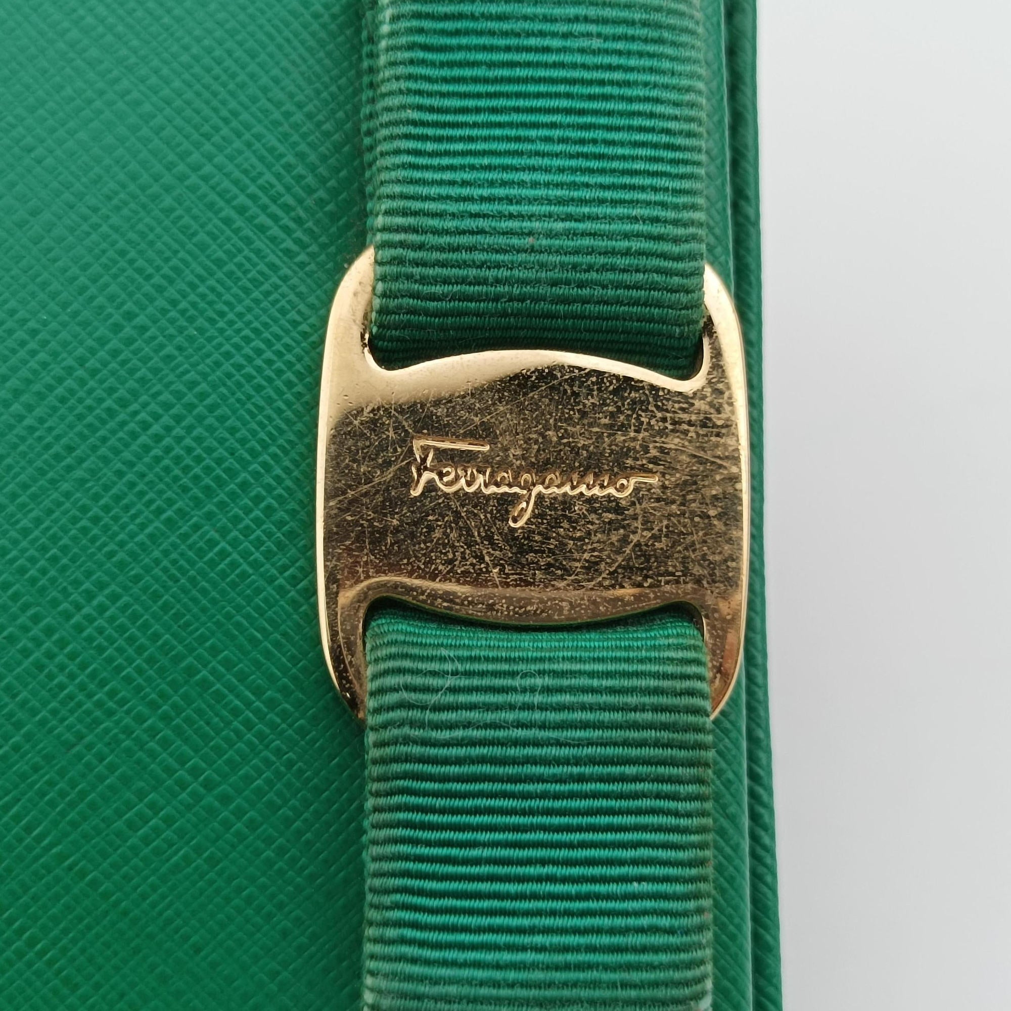 Secondhand Ferragamo Ginny Vara Green Leather  shoulderbag | stylenewstar