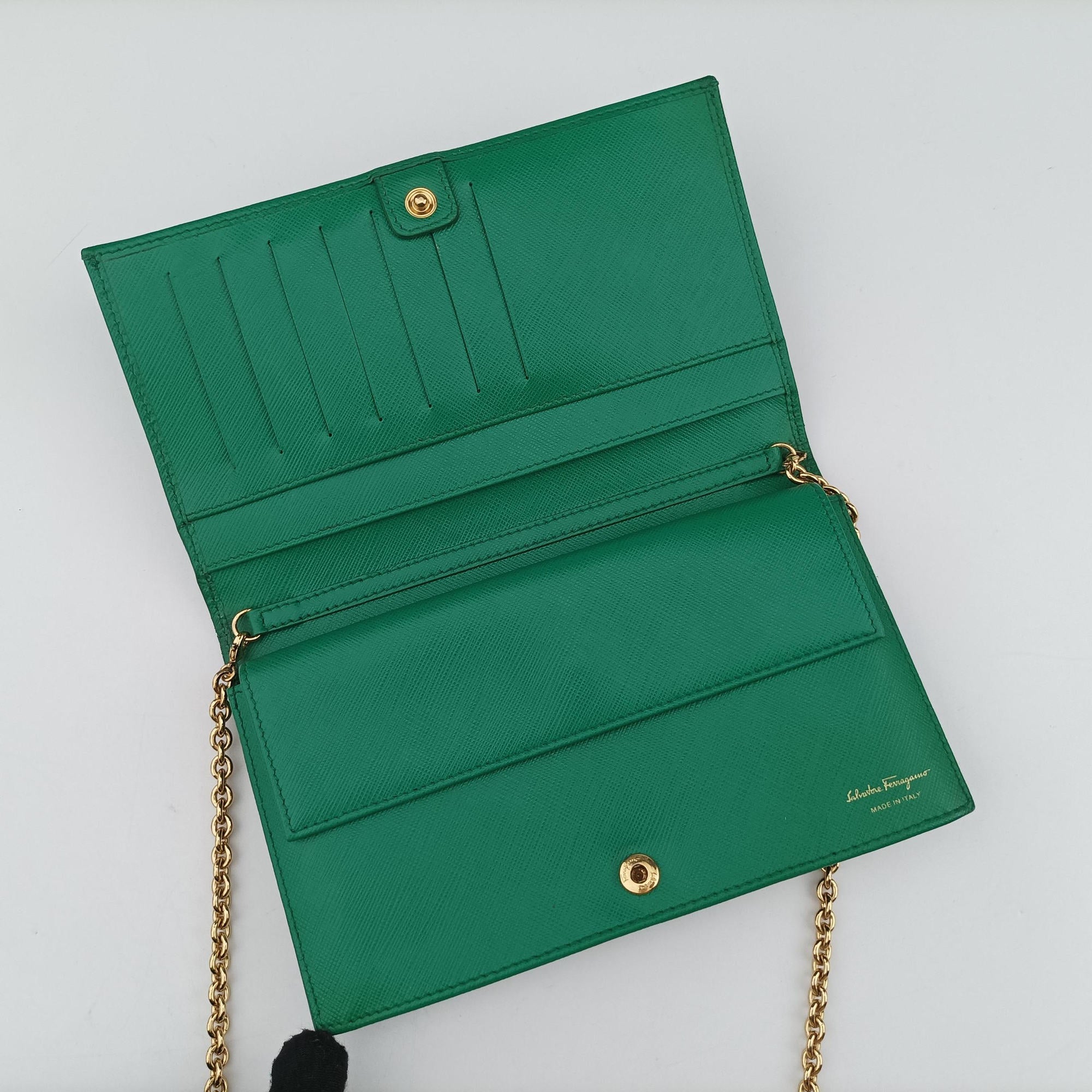 Secondhand Ferragamo Ginny Vara Green Leather  shoulderbag | stylenewstar