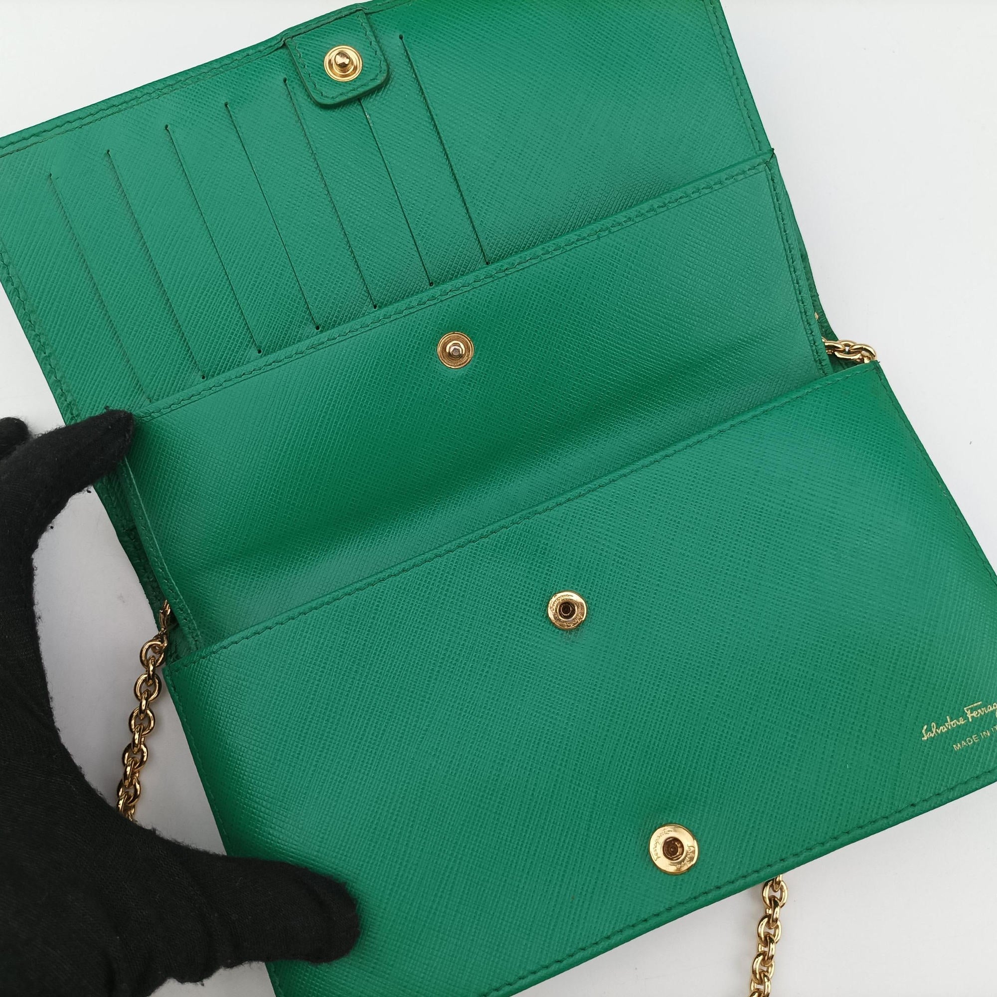 Secondhand Ferragamo Ginny Vara Green Leather  shoulderbag | stylenewstar