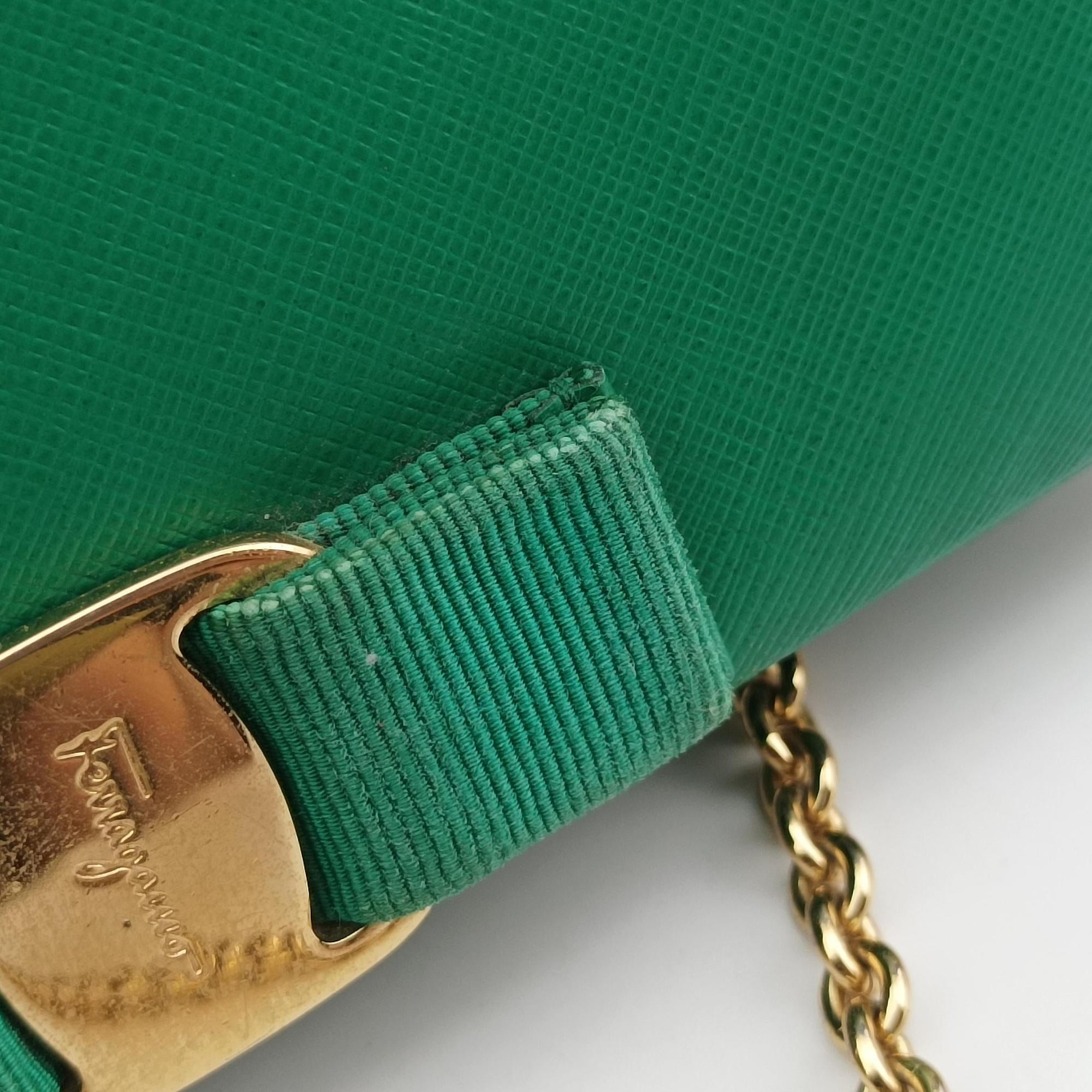 Secondhand Ferragamo Ginny Vara Green Leather  shoulderbag | stylenewstar