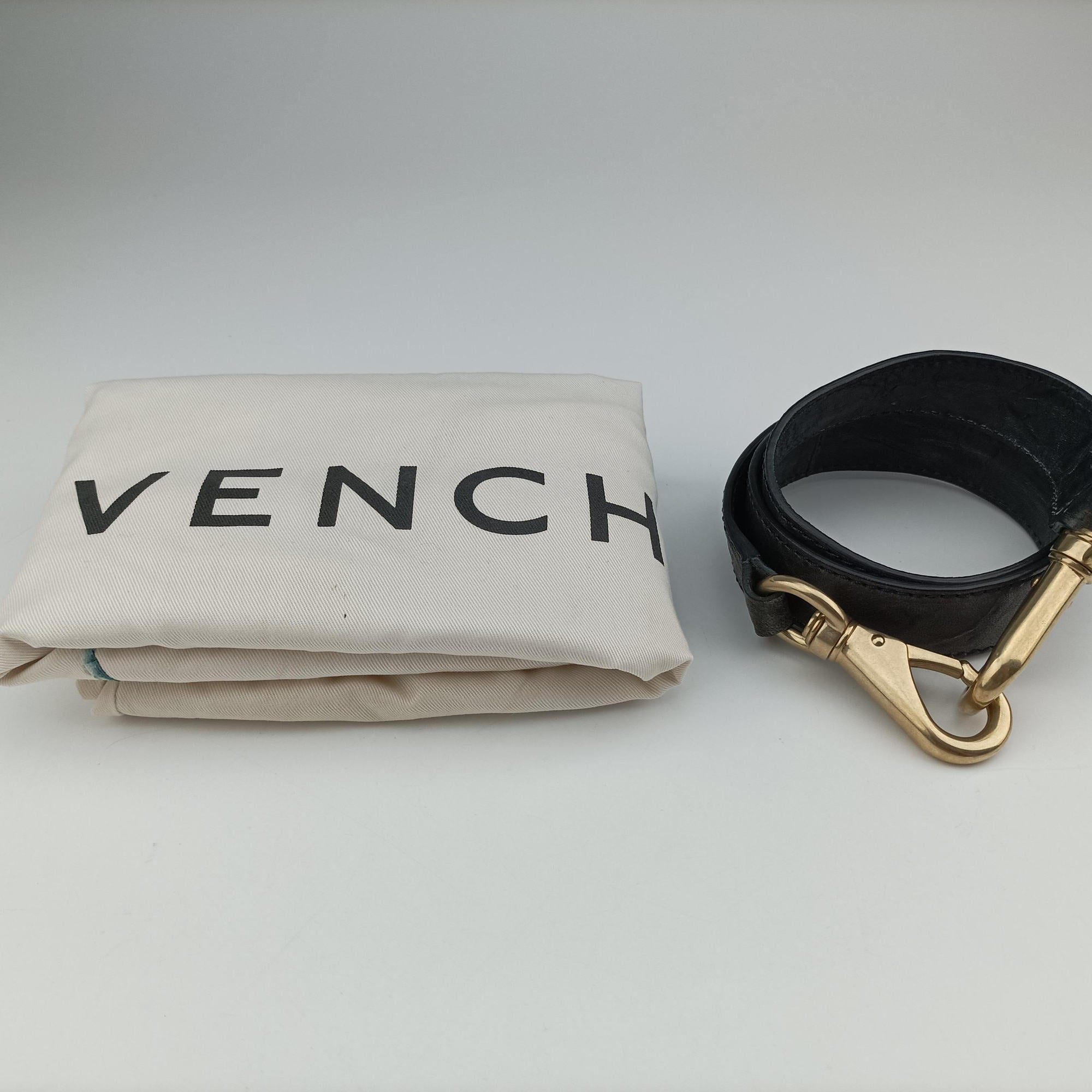 Pre-owned Givenchy Pandora Navy Leather  shoulderbag | stylenewstar