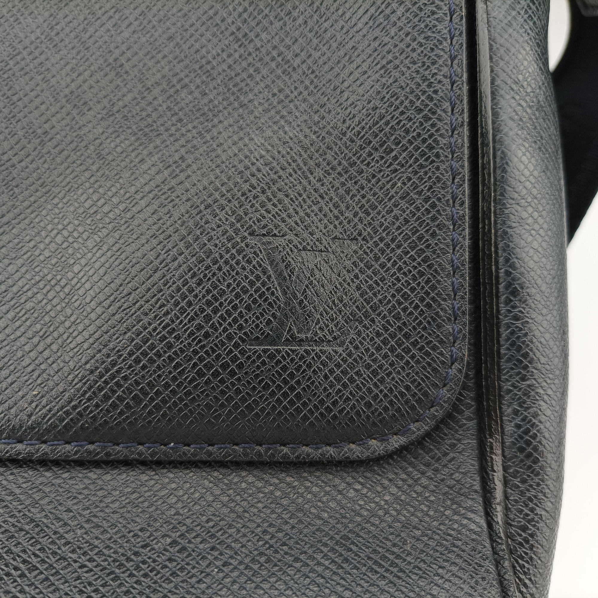 Pre-owned Louis Vuitton Roman MM Bolreal Taiga M32624 shoulderbag | stylenewstar