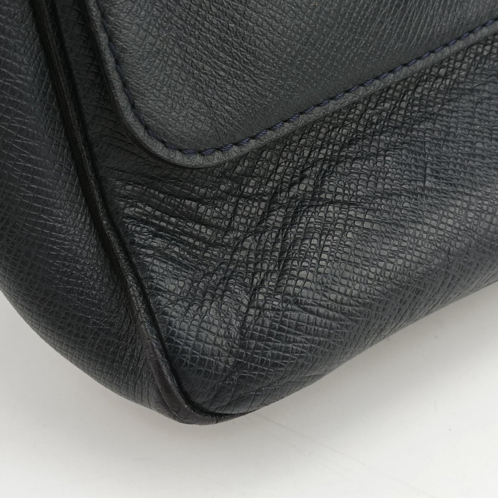 Pre-owned Louis Vuitton Roman MM Bolreal Taiga M32624 shoulderbag | stylenewstar
