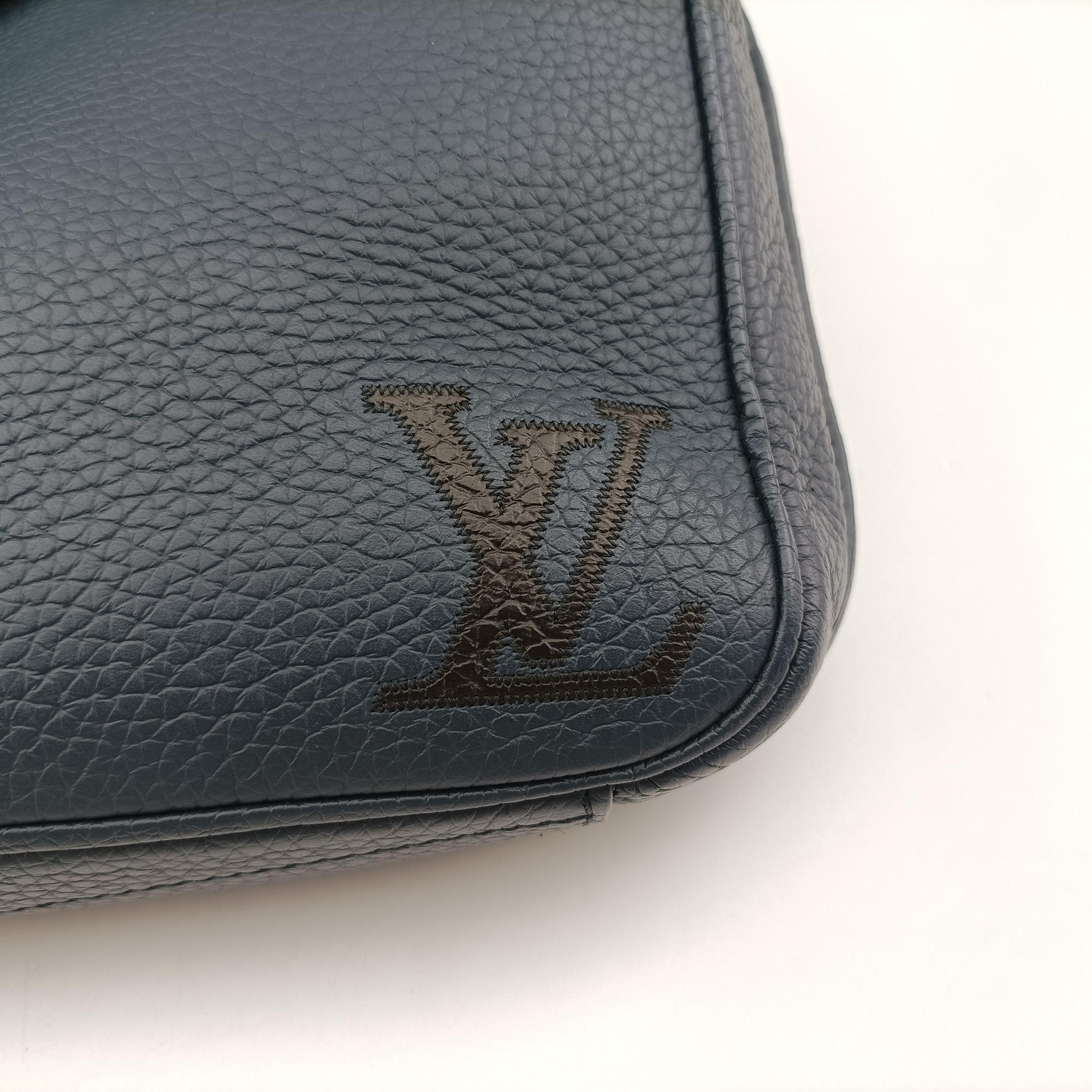 Vintage Louis Vuitton Armand Briefcase MM NAVY Taurillon leather M54380 handbag | stylenewstar