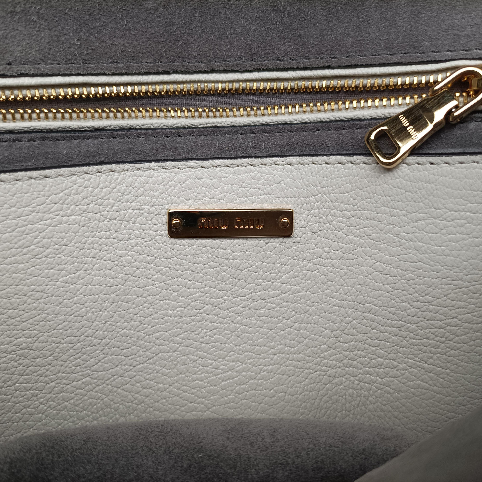 Vintage Miu Miu Miu Lady White Leather  shoulderbag | stylenewstar