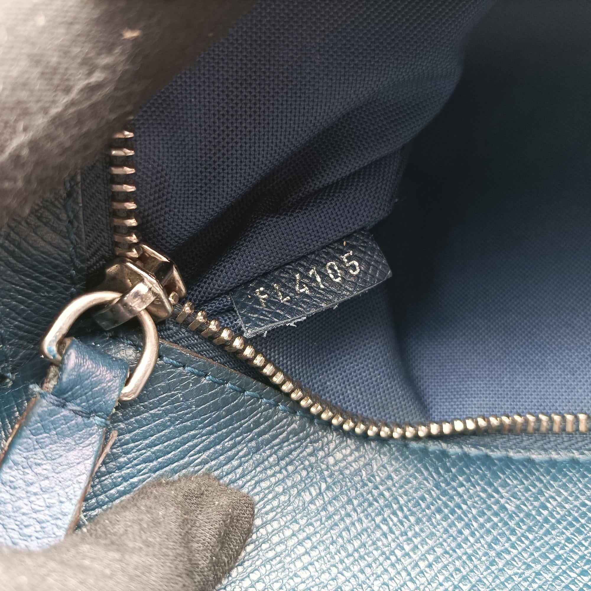 Vintage Louis Vuitton Porto Document Business MM Ocean Blue Taiga M32705 handbag | stylenewstar