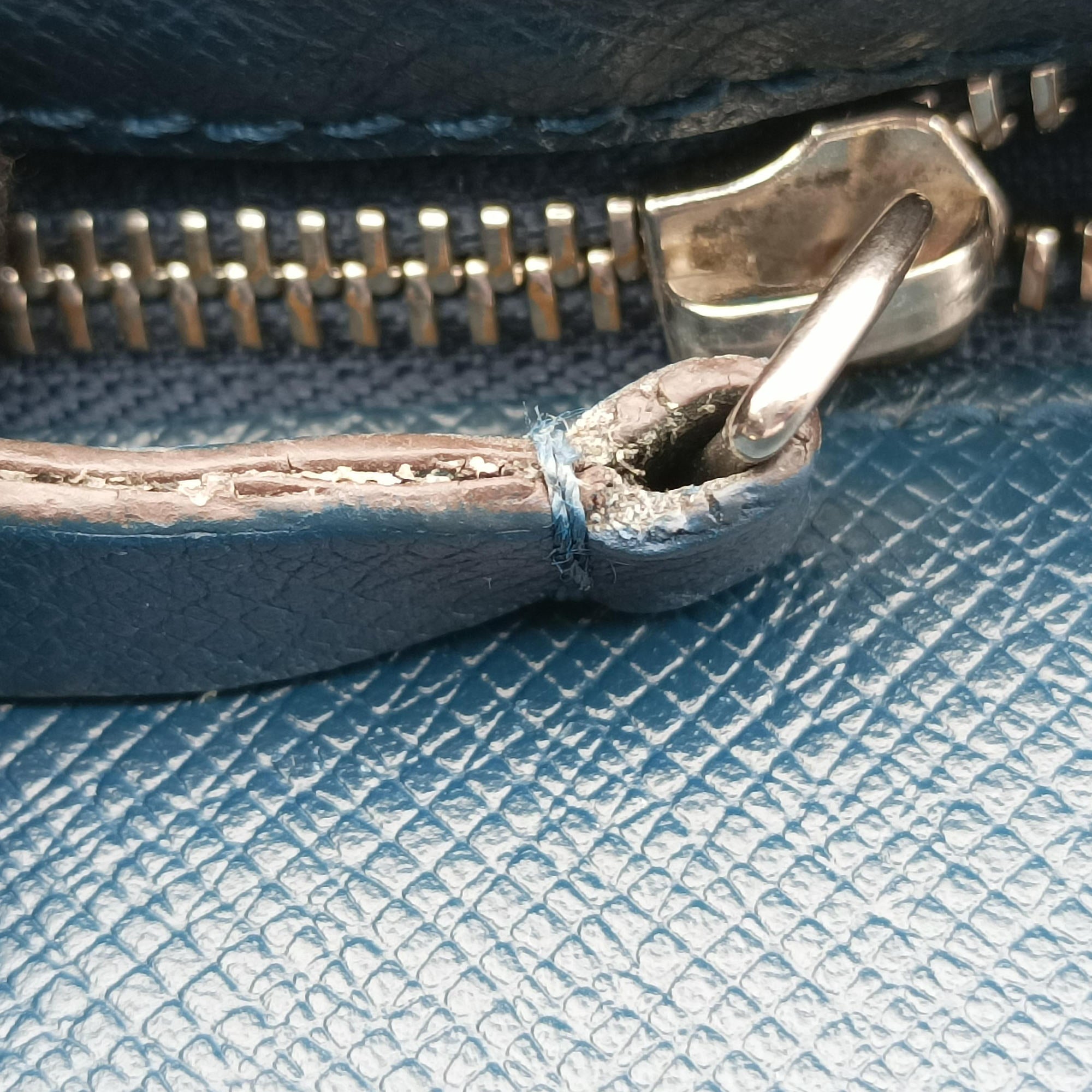 Vintage Louis Vuitton Porto Document Business MM Ocean Blue Taiga M32705 handbag | stylenewstar