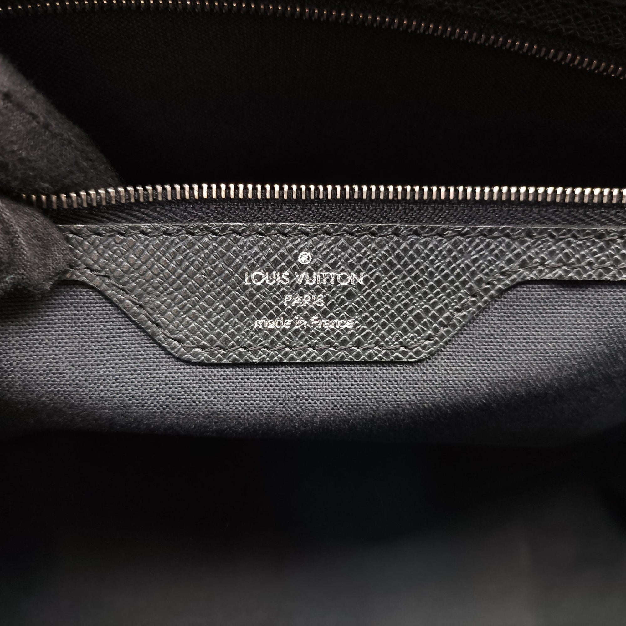 Pre-owned Louis Vuitton IGOR Ardoise Taiga M31172 handbag | stylenewstar