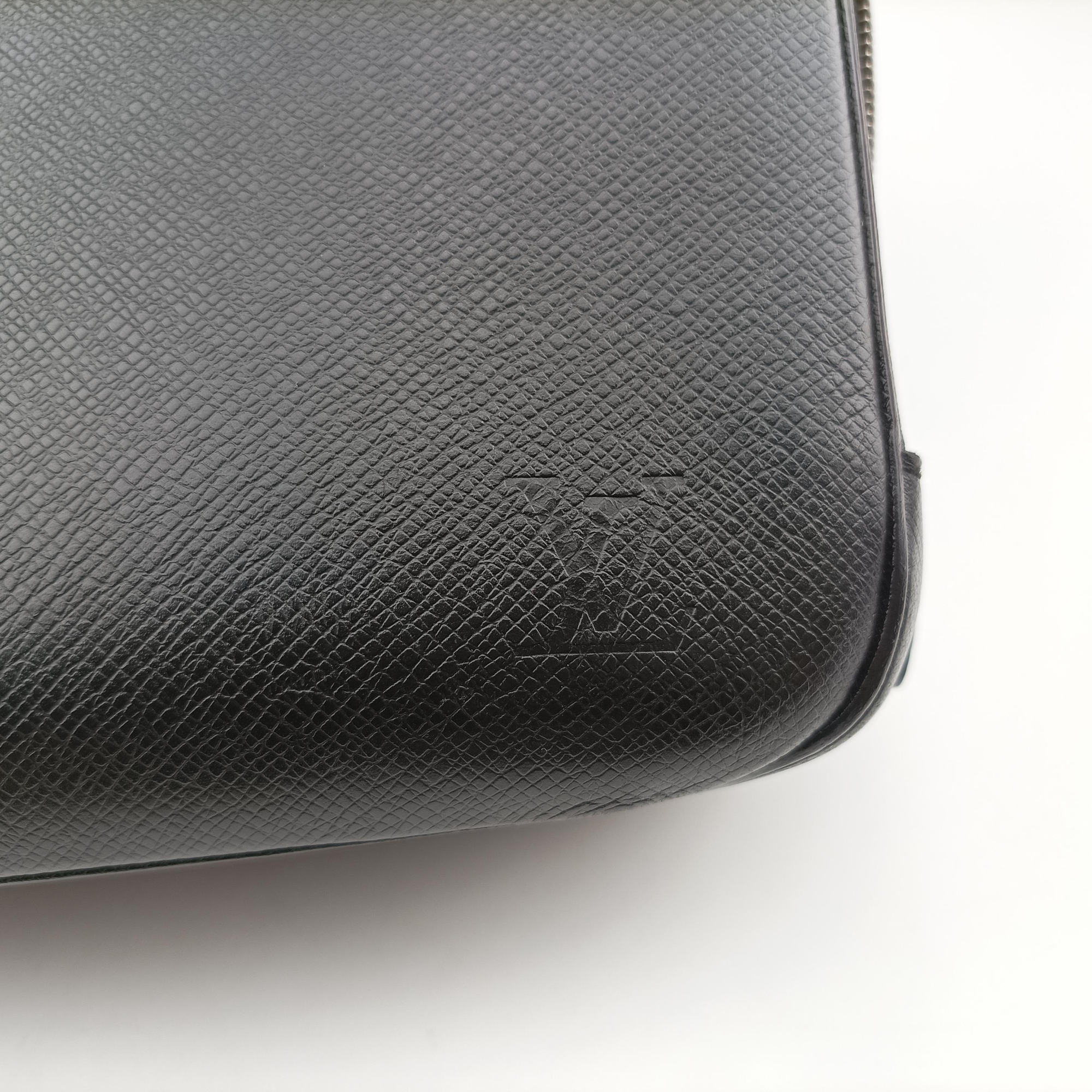 Pre-owned Louis Vuitton Neo IgorArdoise black Taiga M32782 handbag | stylenewstar