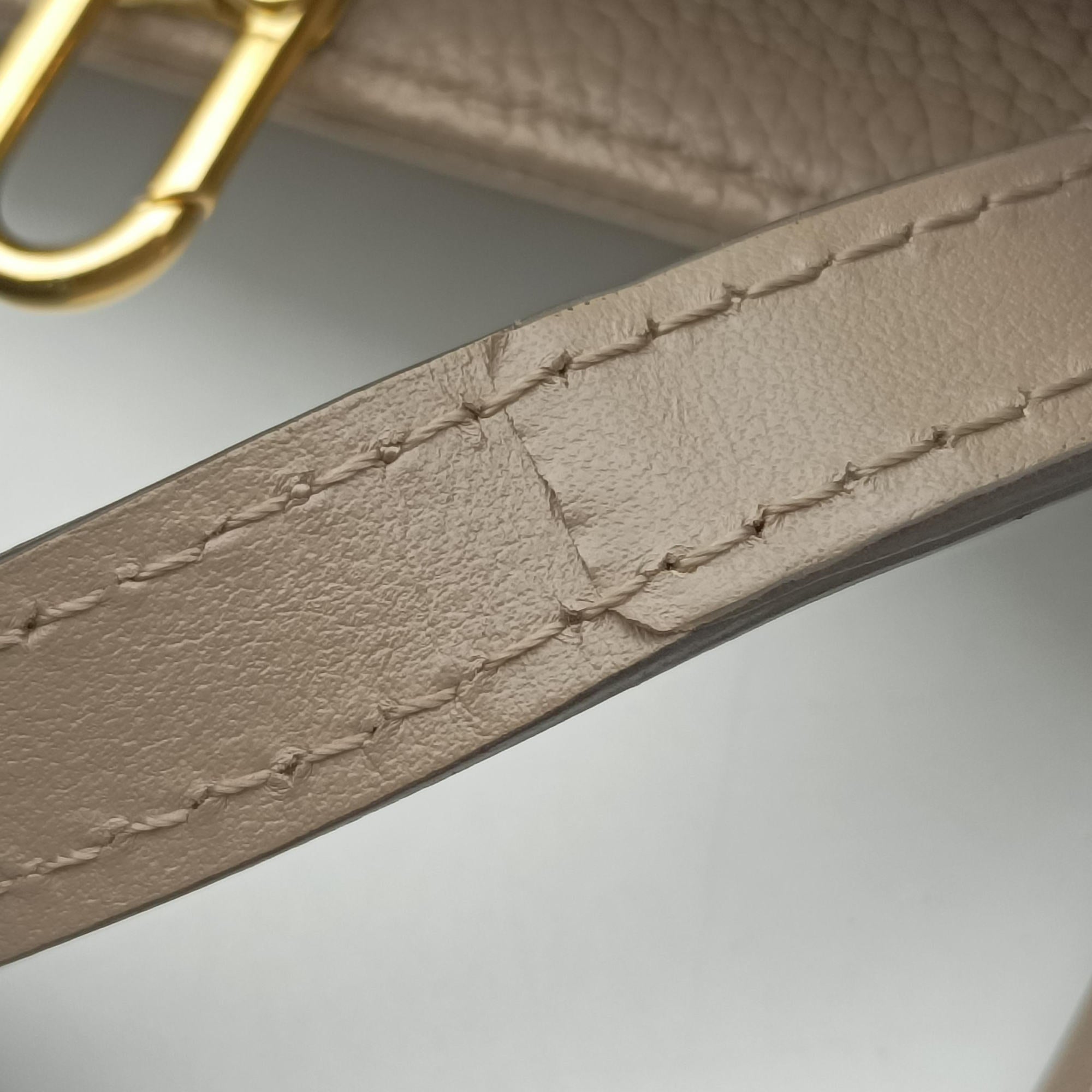 Pre-owned Louis Vuitton OntheGo MM Beige Monogram Empreinte M45607 shoulderbag | stylenewstar