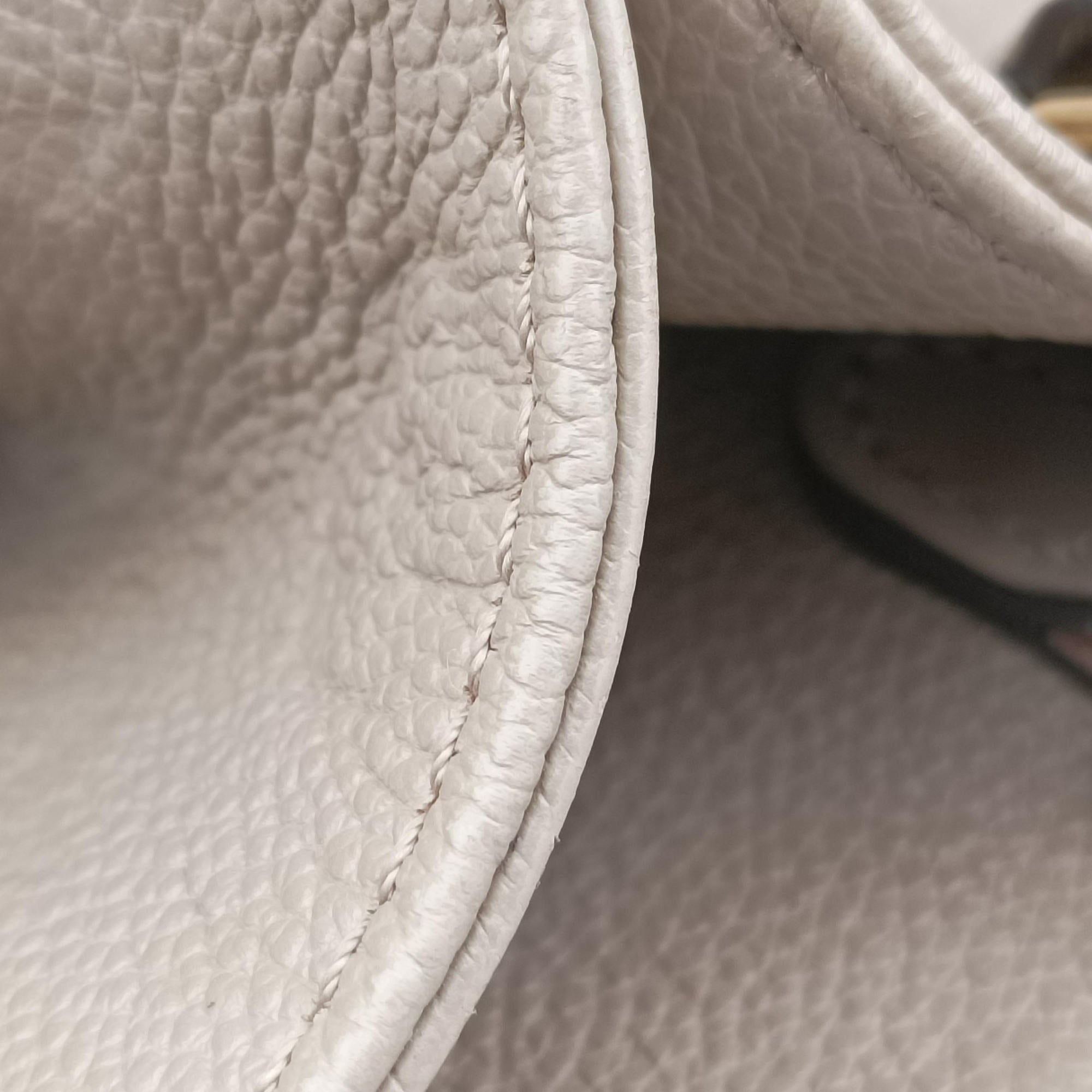 Pre-owned Louis Vuitton OntheGo MM Beige Monogram Empreinte M45607 shoulderbag | stylenewstar