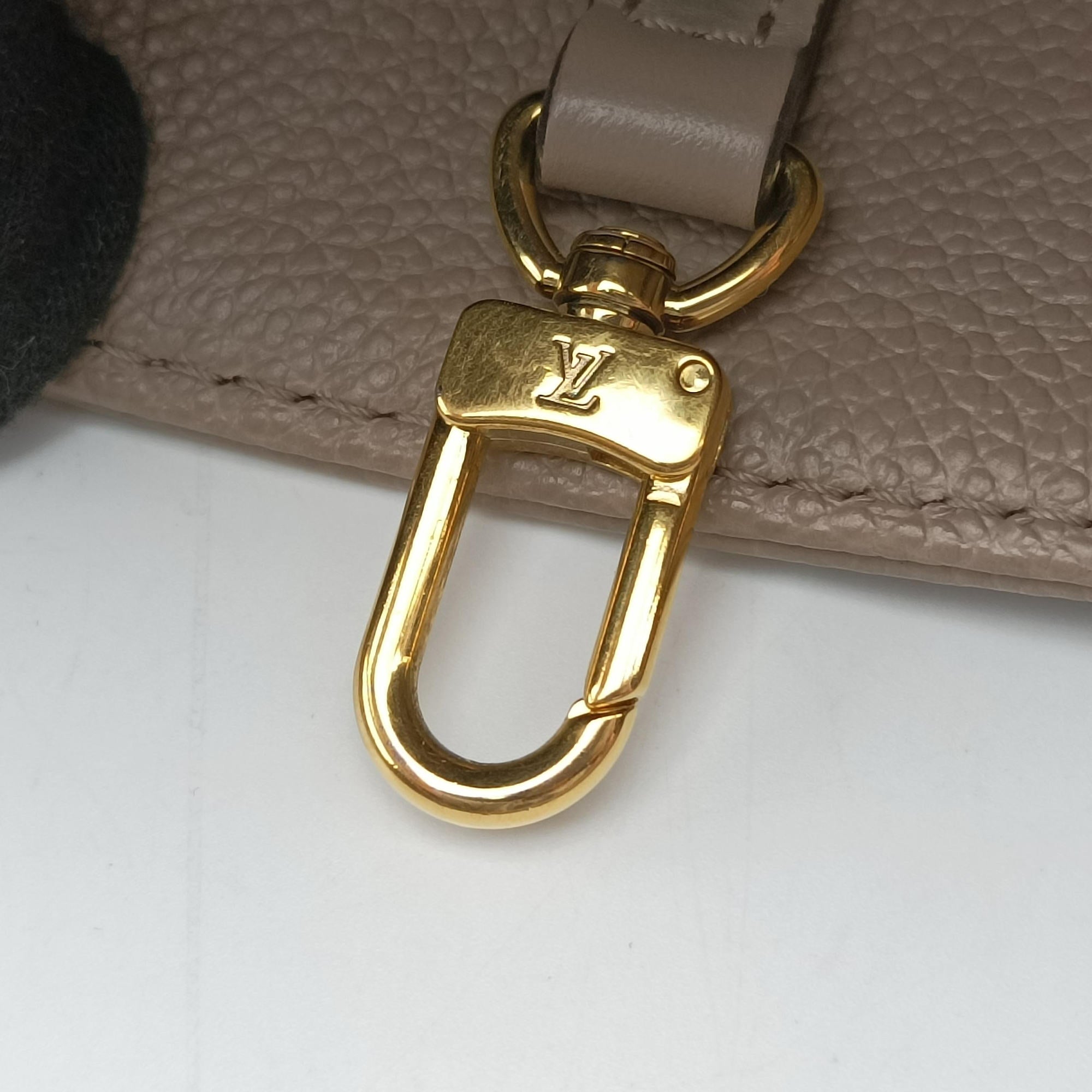Pre-owned Louis Vuitton OntheGo MM Beige Monogram Empreinte M45607 shoulderbag | stylenewstar