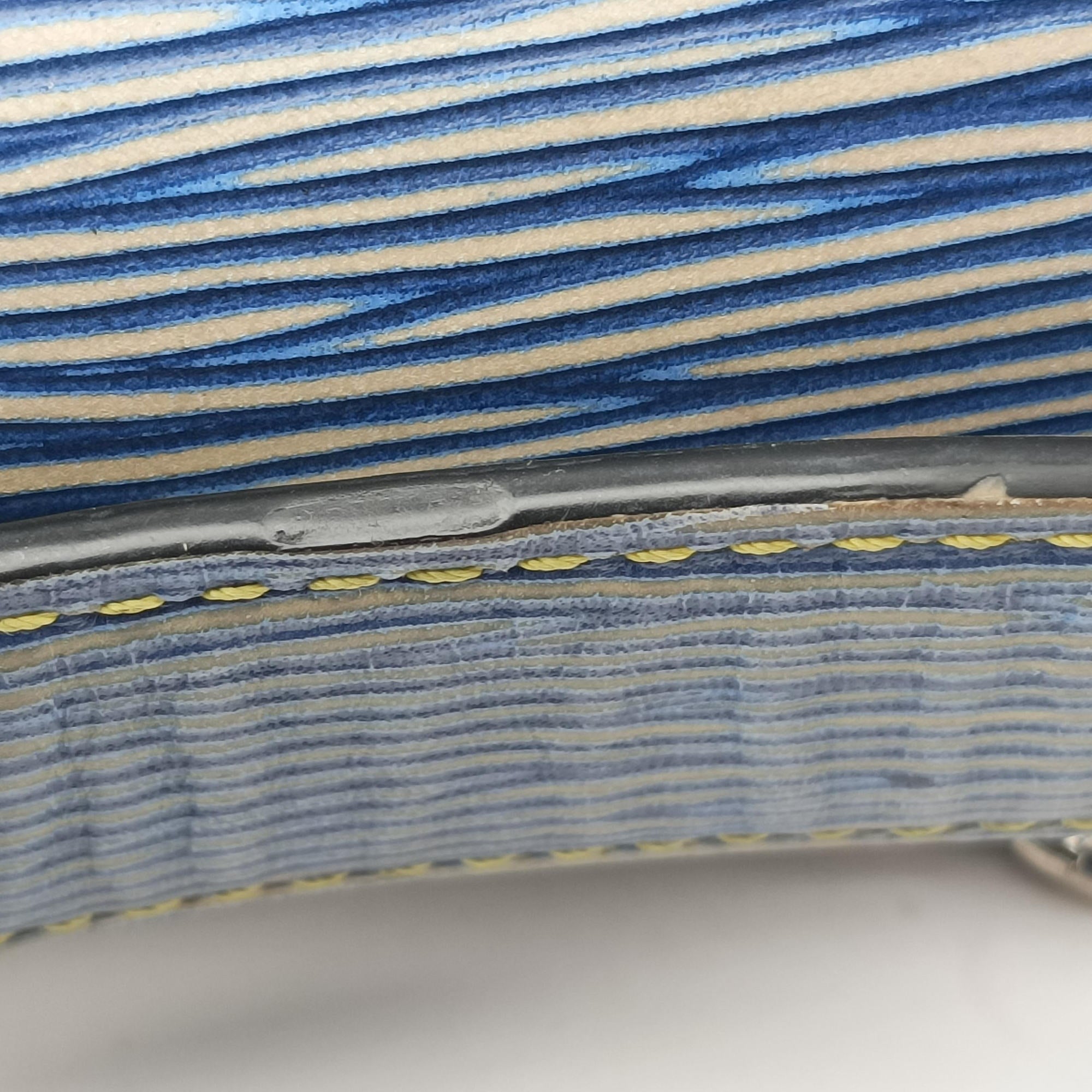 Vintage Louis Vuitton Portefeuille Twist Denim blue Epi M61036 shoulderbag | stylenewstar