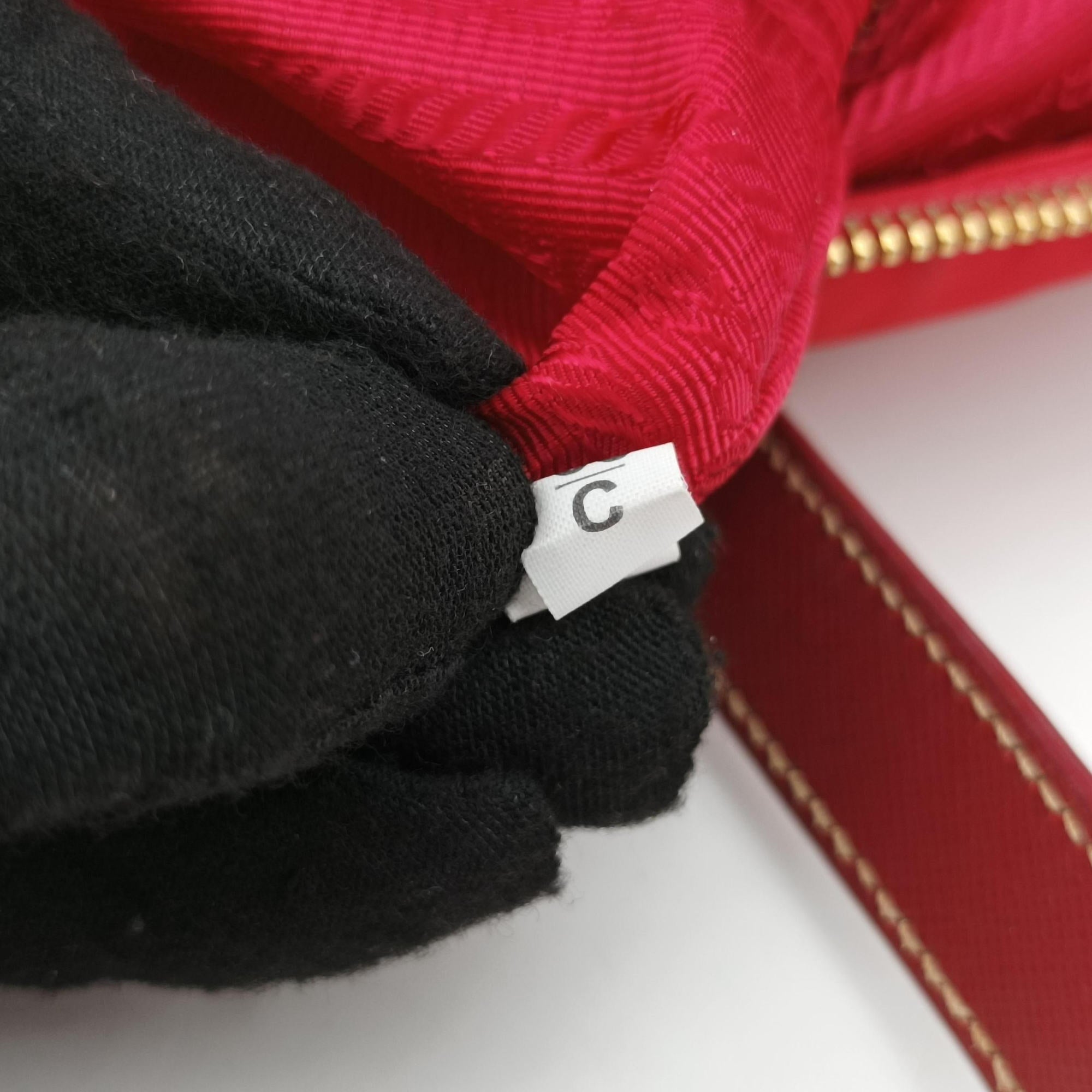 Pre-owned Prada Triangle Logo Red nylon  shoulderbag | stylenewstar