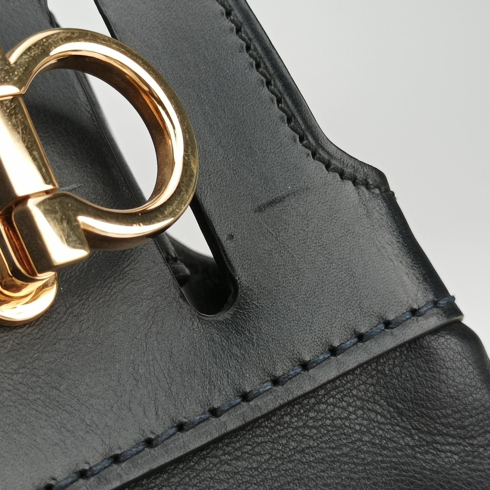 Pre-owned Ferragamo Wanda Black Leather  shoulderbag | stylenewstar