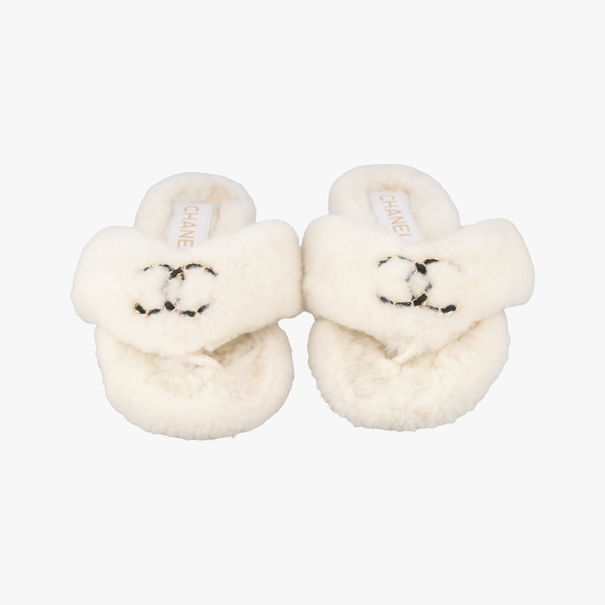 Pre-owned Chanel Chanel 19 Ivory Shearling × Lambskin  sneakers | stylenewstar