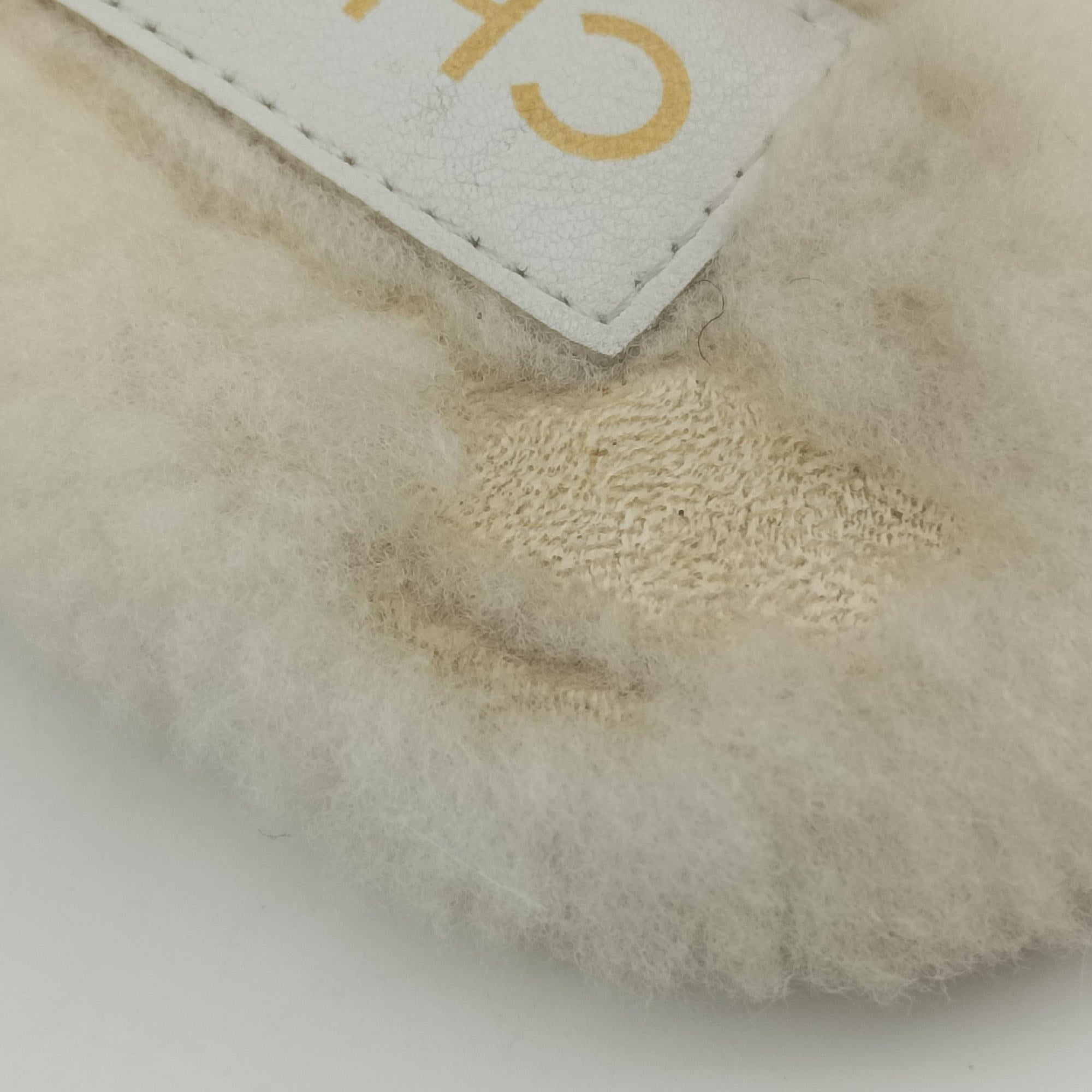 Pre-owned Chanel Chanel 19 Ivory Shearling × Lambskin  sneakers | stylenewstar