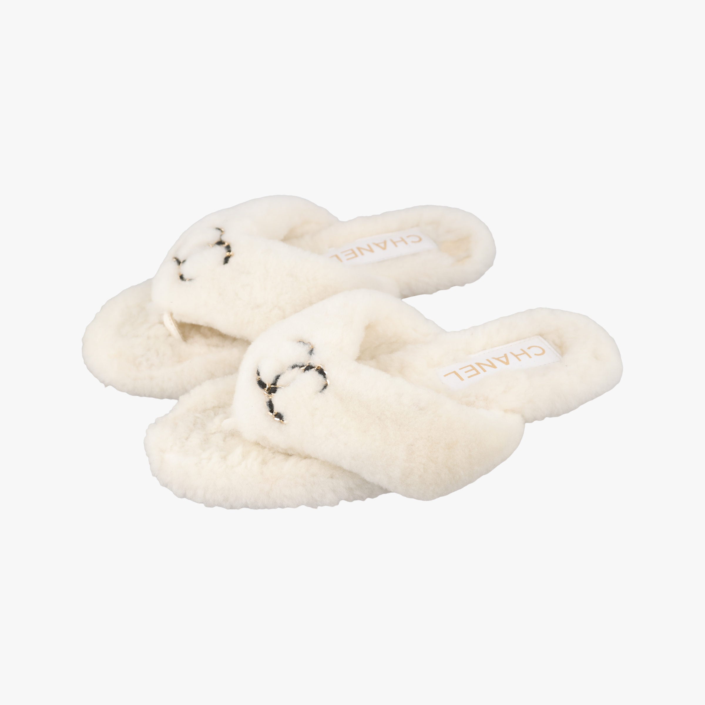 Pre-owned Chanel Chanel 19 Ivory Shearling × Lambskin  sneakers | stylenewstar
