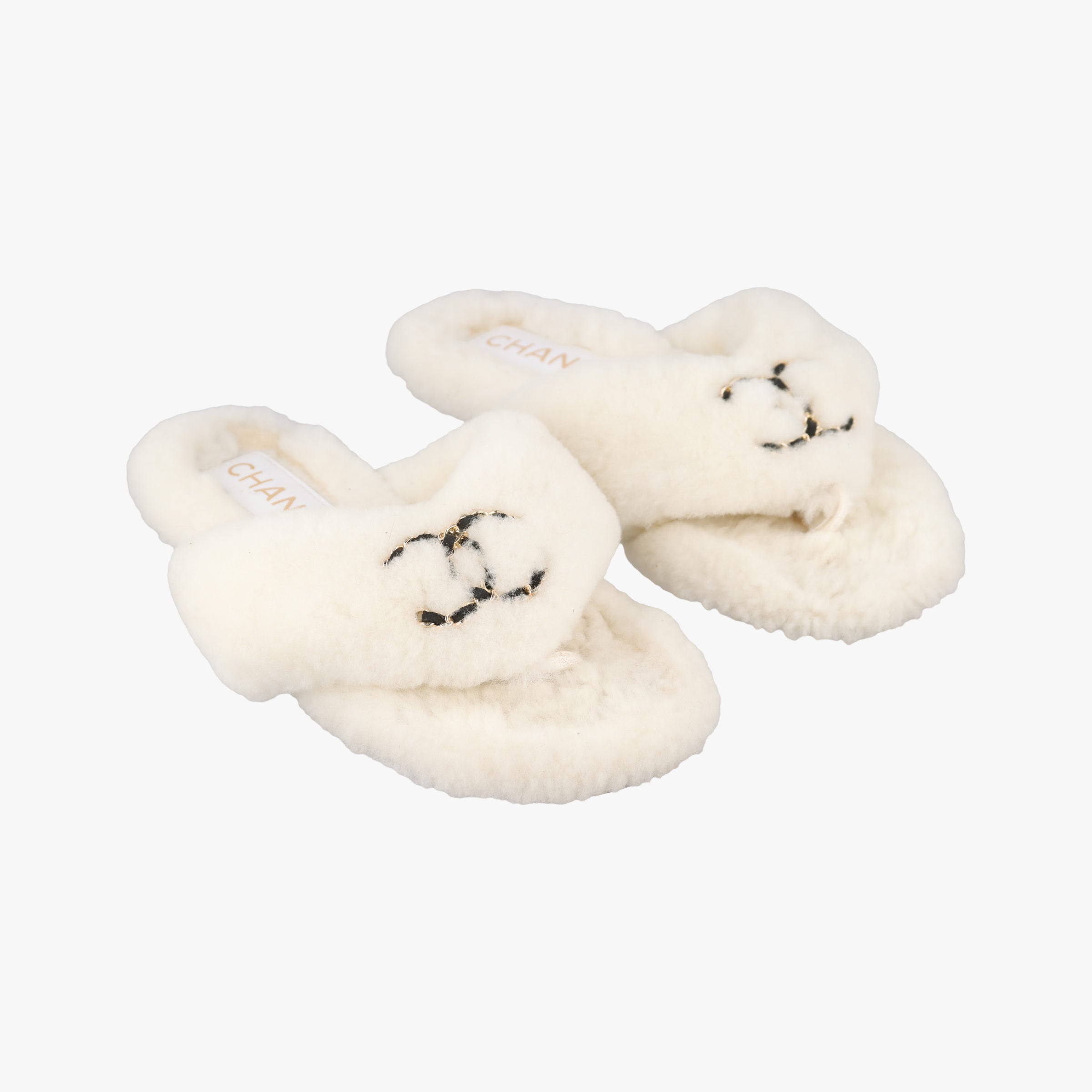 Pre-owned Chanel Chanel 19 Ivory Shearling × Lambskin  sneakers | stylenewstar