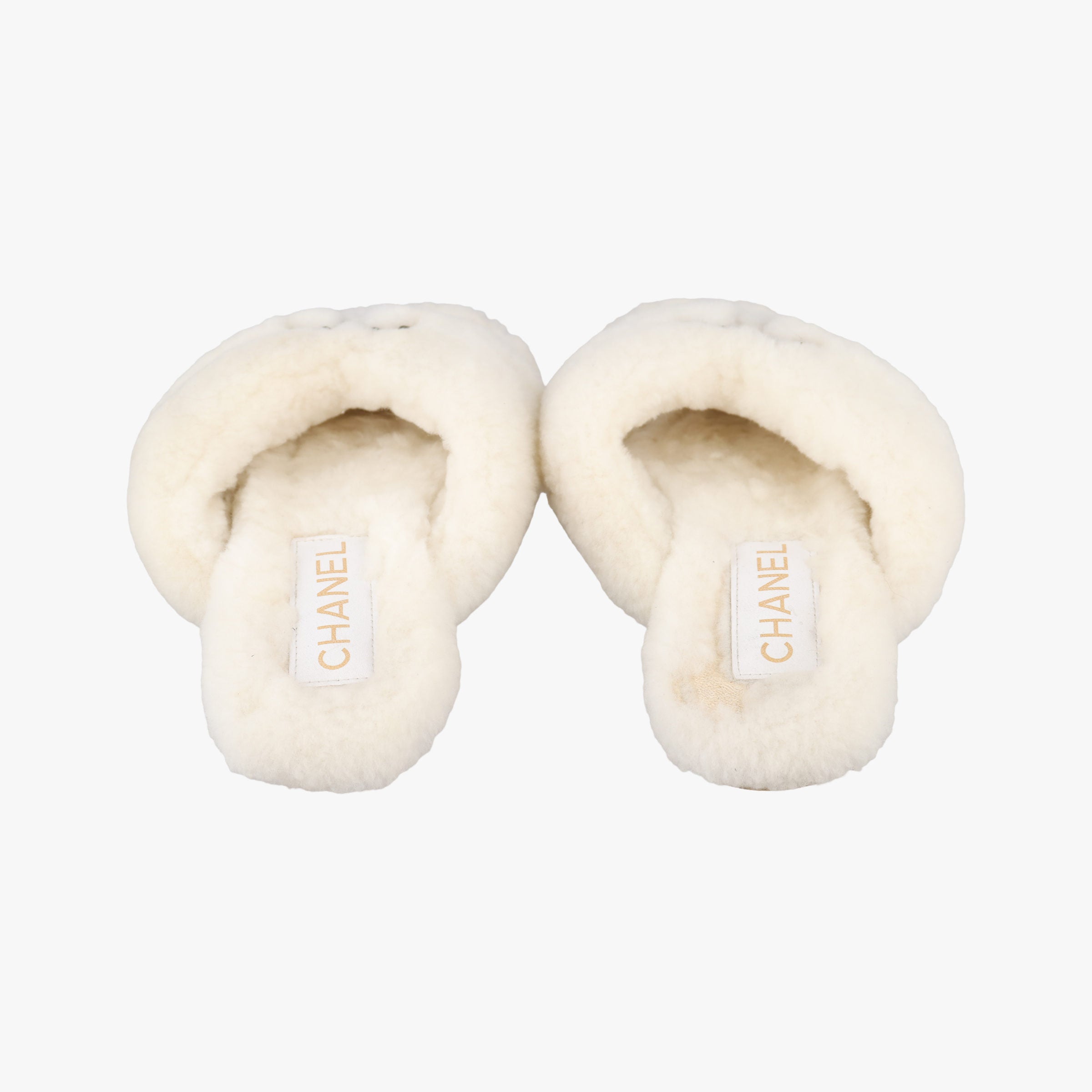 Pre-owned Chanel Chanel 19 Ivory Shearling × Lambskin  sneakers | stylenewstar