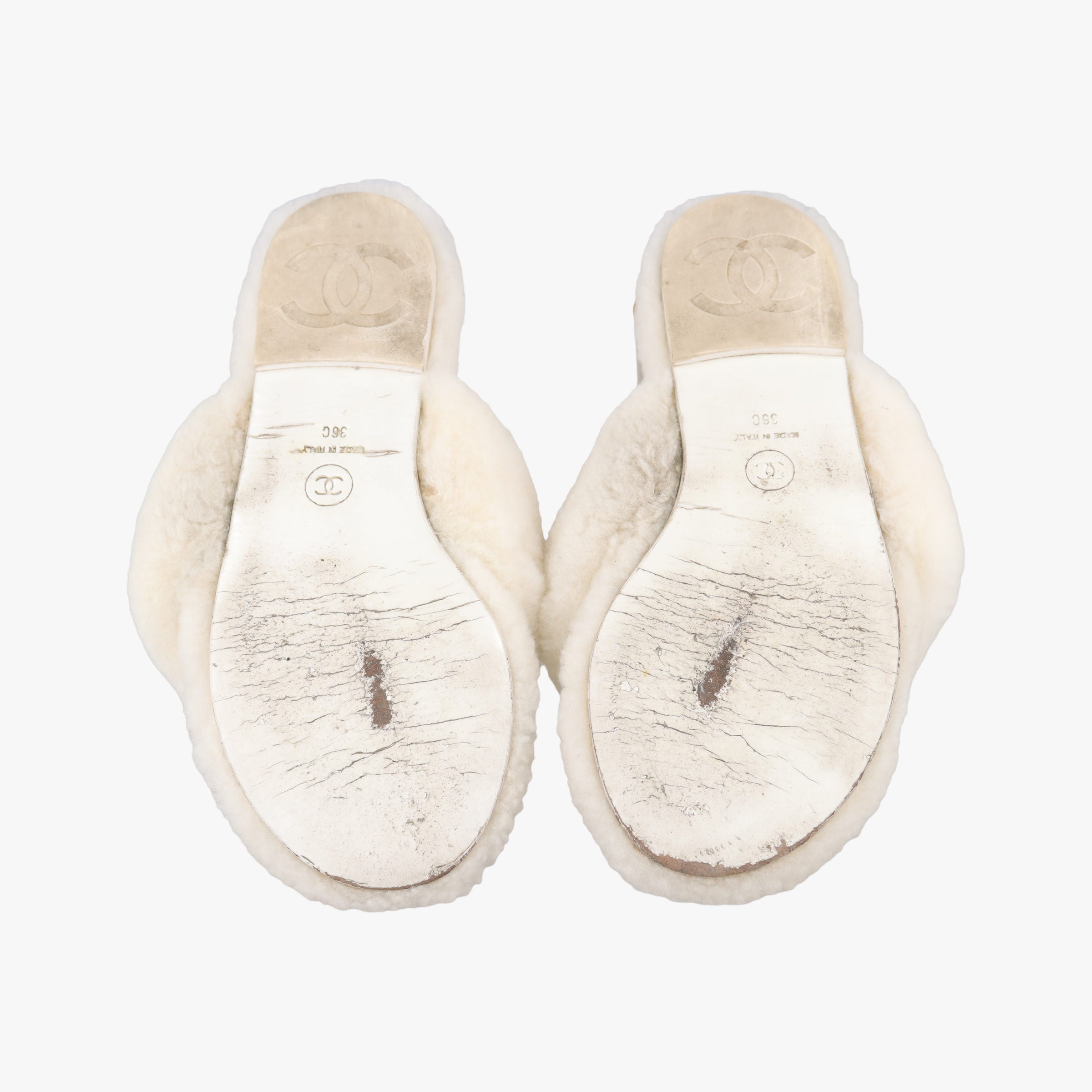 Pre-owned Chanel Chanel 19 Ivory Shearling × Lambskin  sneakers | stylenewstar