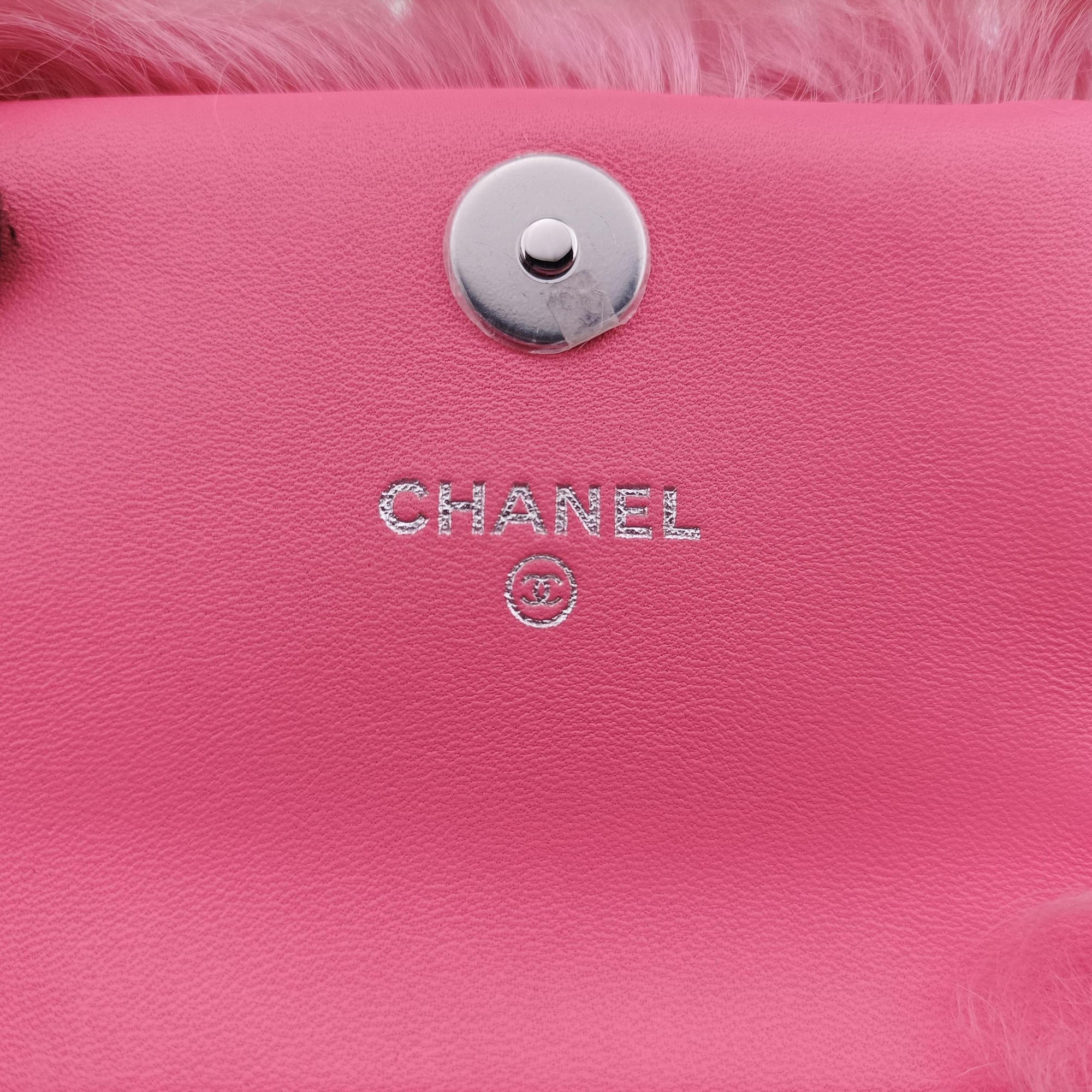Vintage Chanel Shearling CC Hook Card Holder Pink wool AP2397 clutchbag | stylenewstar