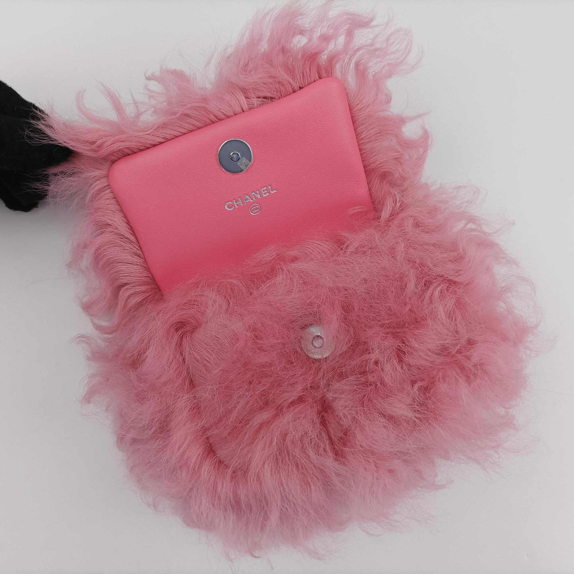 Vintage Chanel Shearling CC Hook Card Holder Pink wool AP2397 clutchbag | stylenewstar