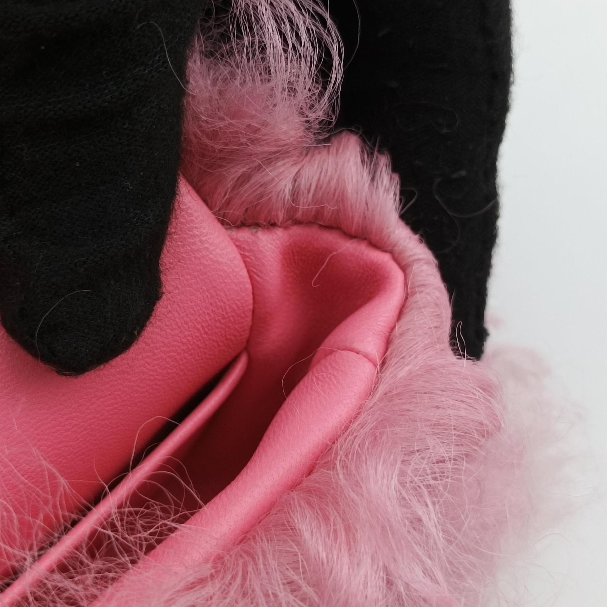 Vintage Chanel Shearling CC Hook Card Holder Pink wool AP2397 clutchbag | stylenewstar