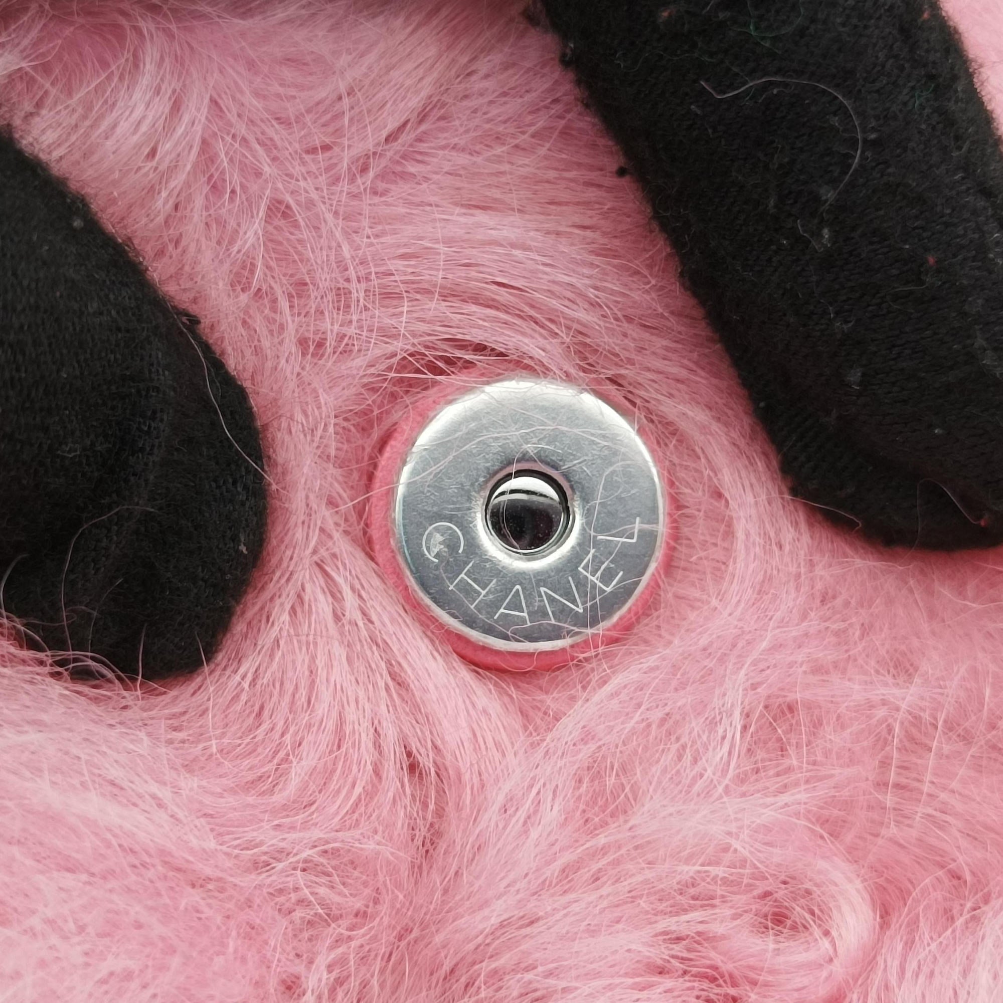Vintage Chanel Shearling CC Hook Card Holder Pink wool AP2397 clutchbag | stylenewstar
