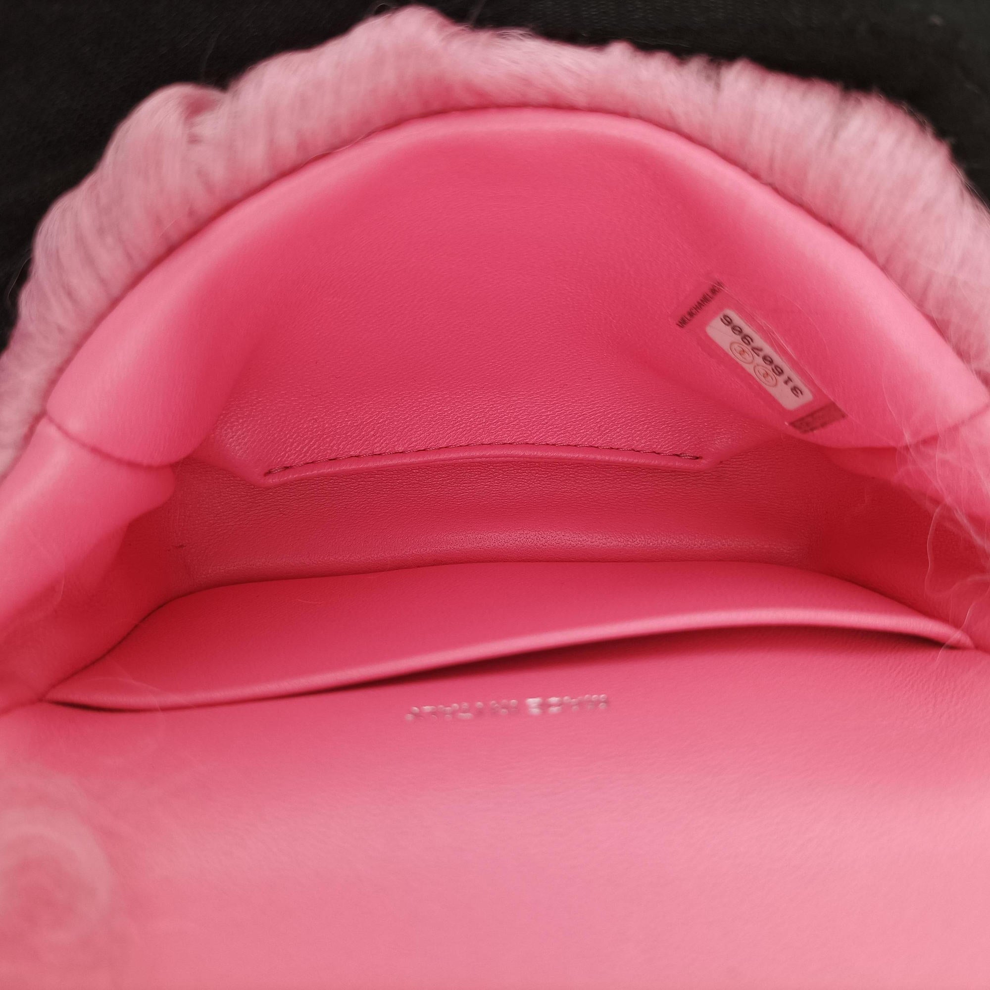 Vintage Chanel Shearling CC Hook Card Holder Pink wool AP2397 clutchbag | stylenewstar