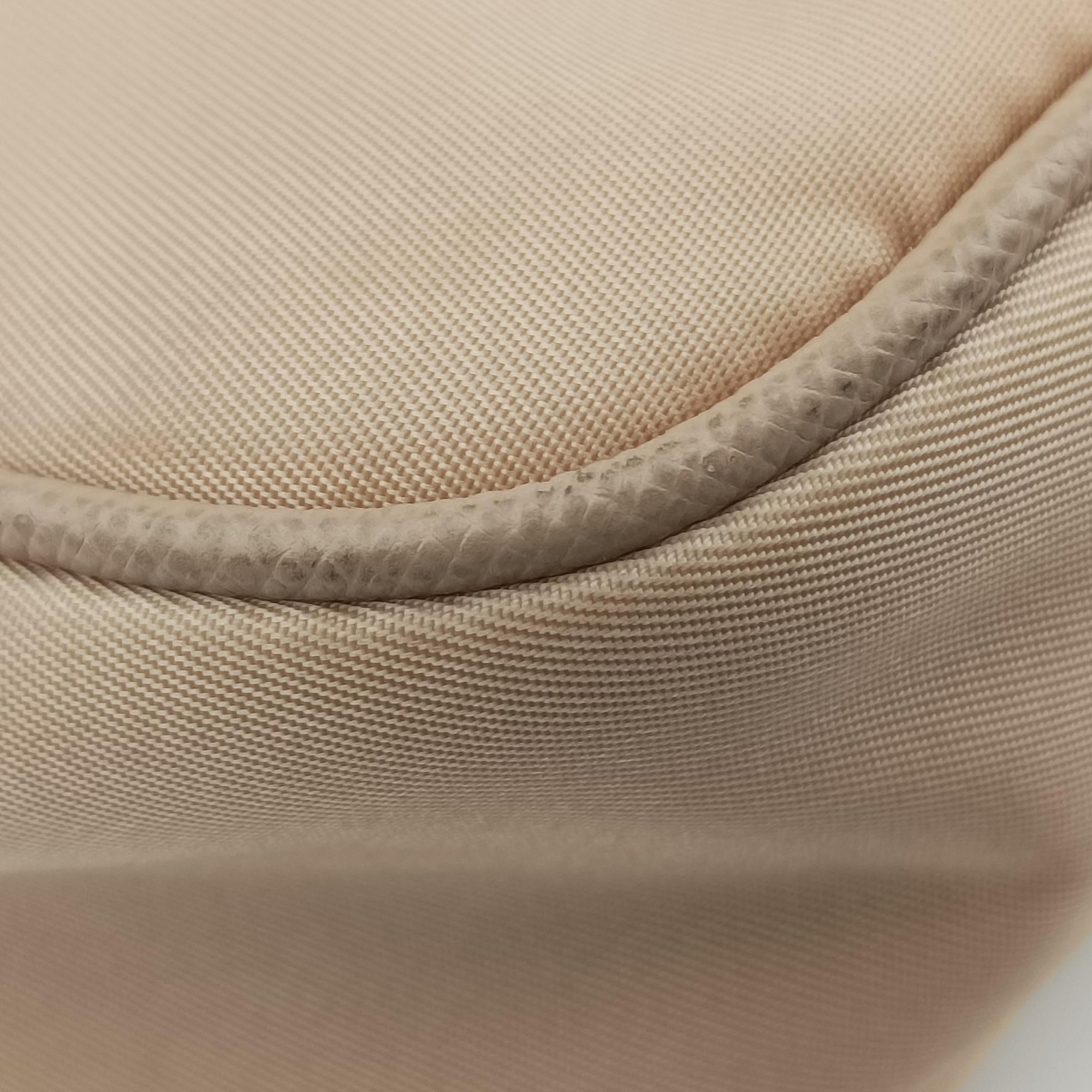 Pre-owned Prada Re-Edition 2005 Re-Nylon Beige nylon 1BH204 shoulderbag | stylenewstar